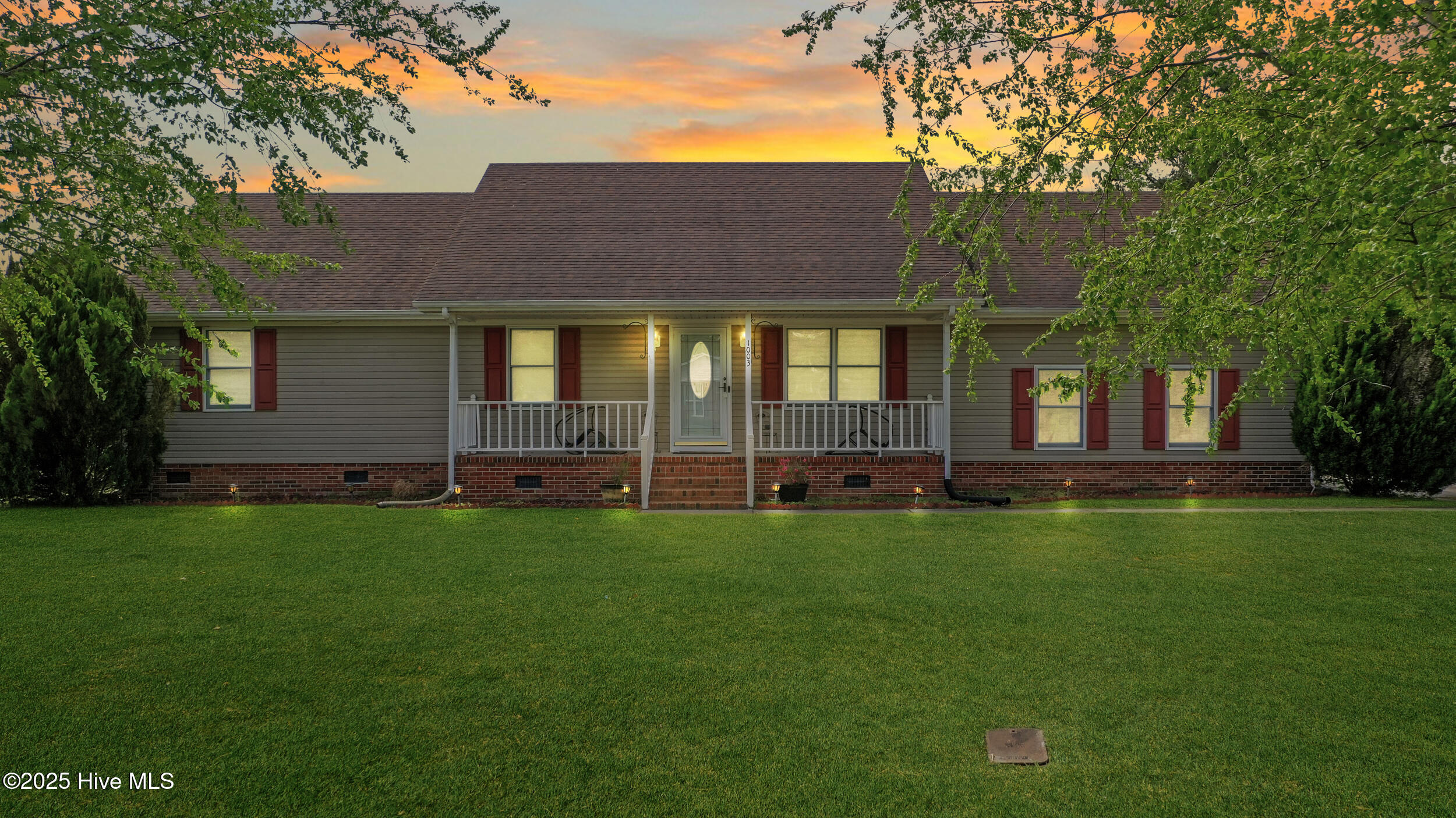 1003 Azalea Trail Property Photo