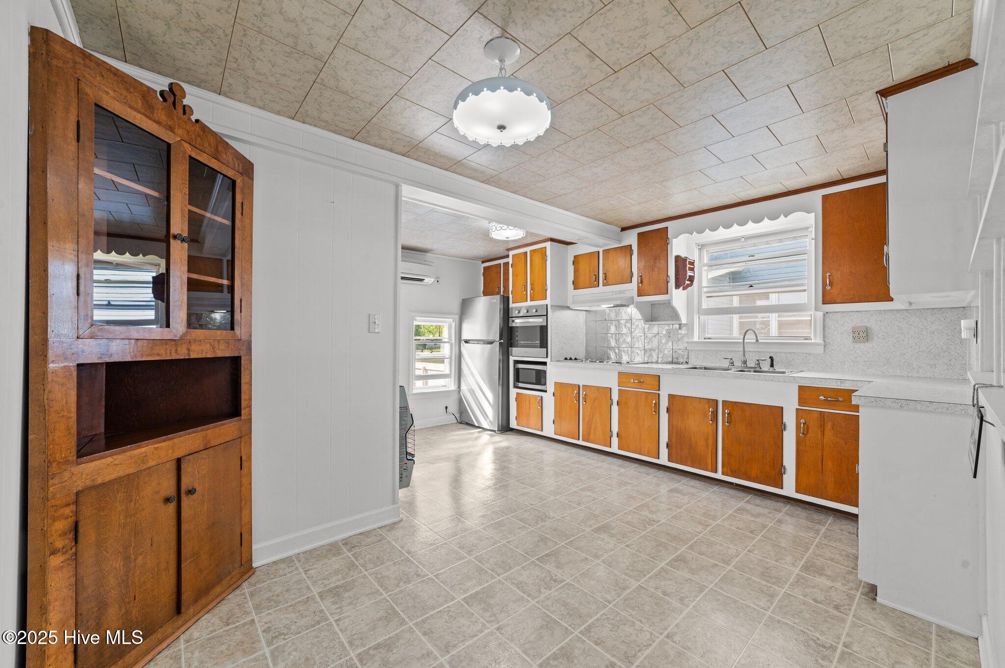 480 Croatan Street Property Photo 8