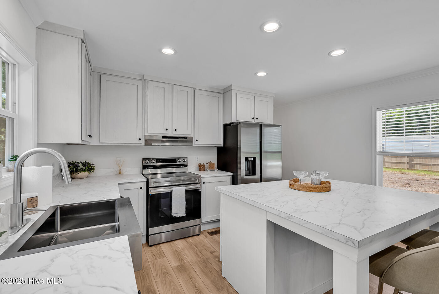 3656 Lakeview Drive Property Photo 3