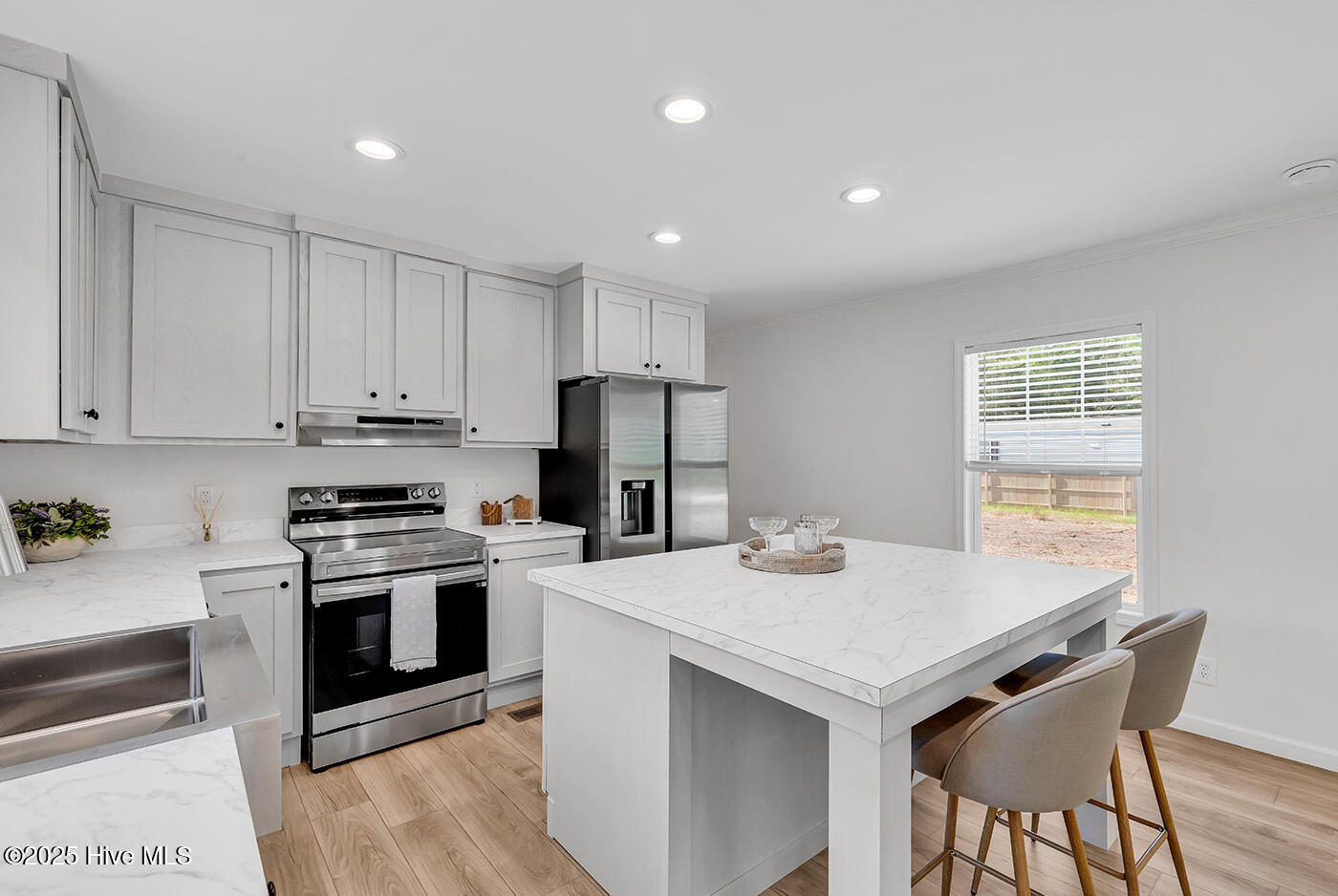 3656 Lakeview Drive Property Photo 4