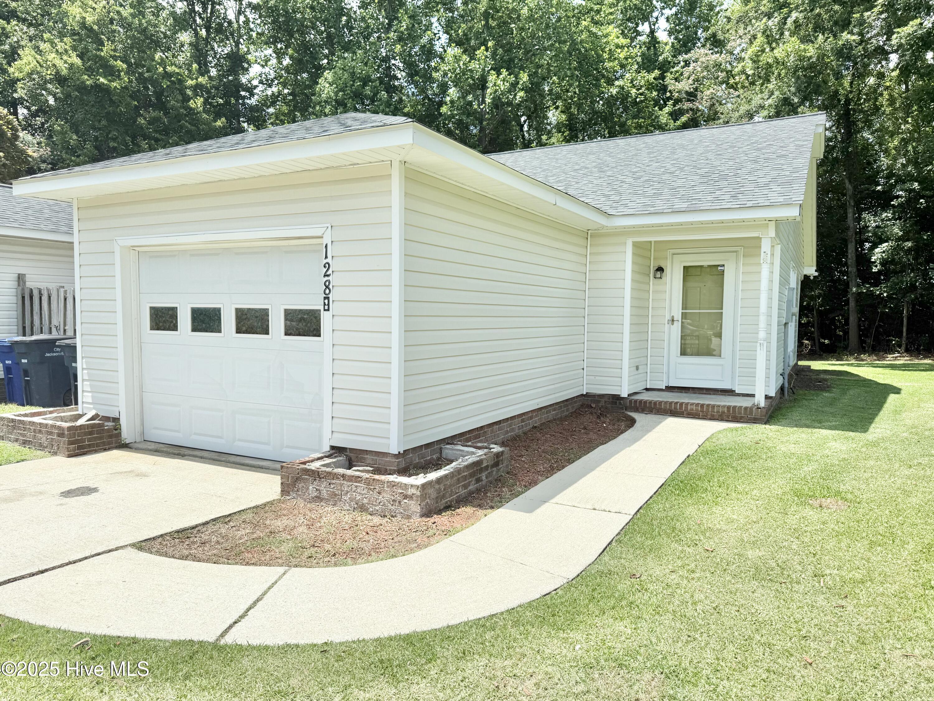 128 Highland Court Property Photo 1