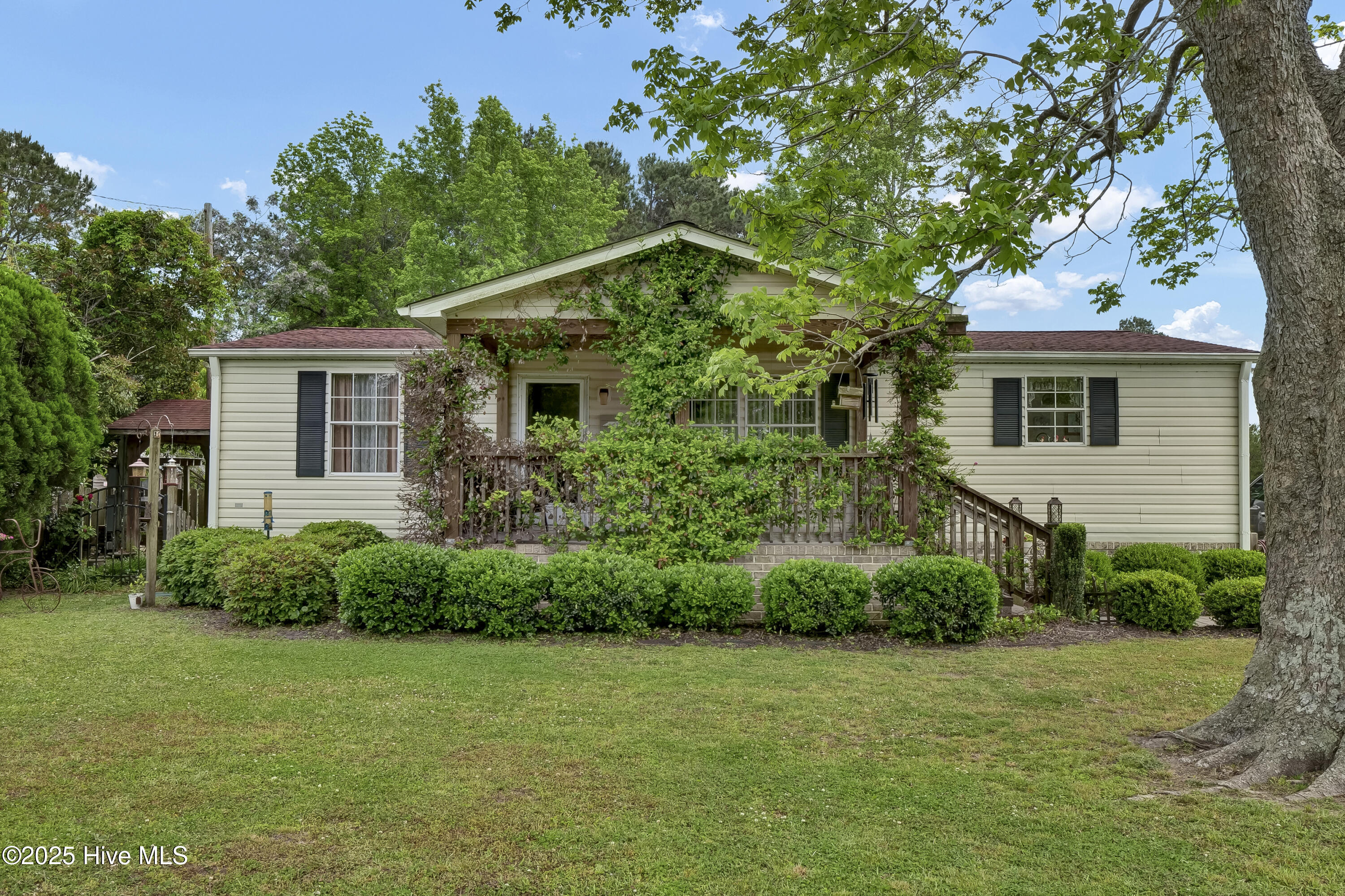 2 Castle Farms Road Property Photo