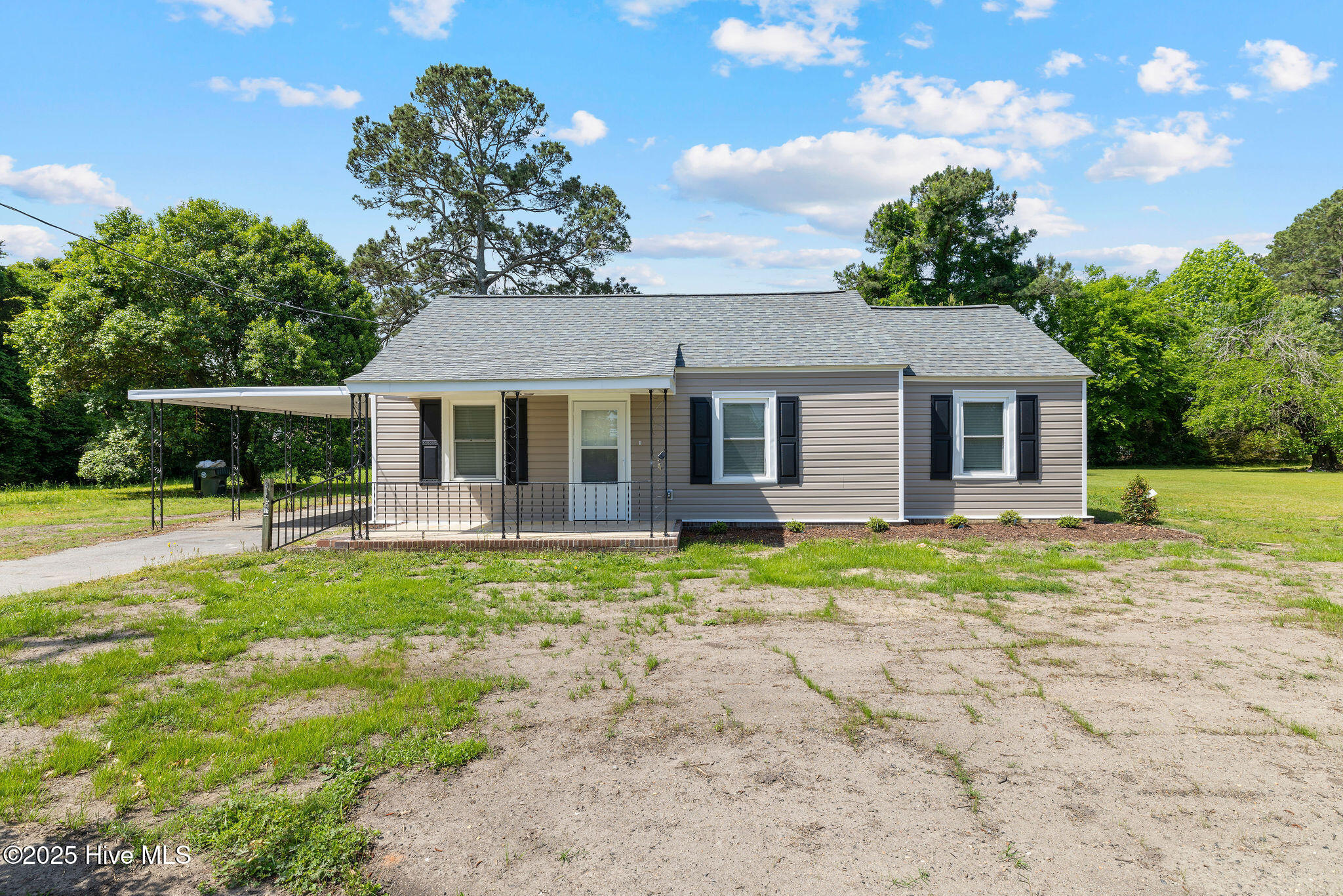 904 E 8th Street Property Photo