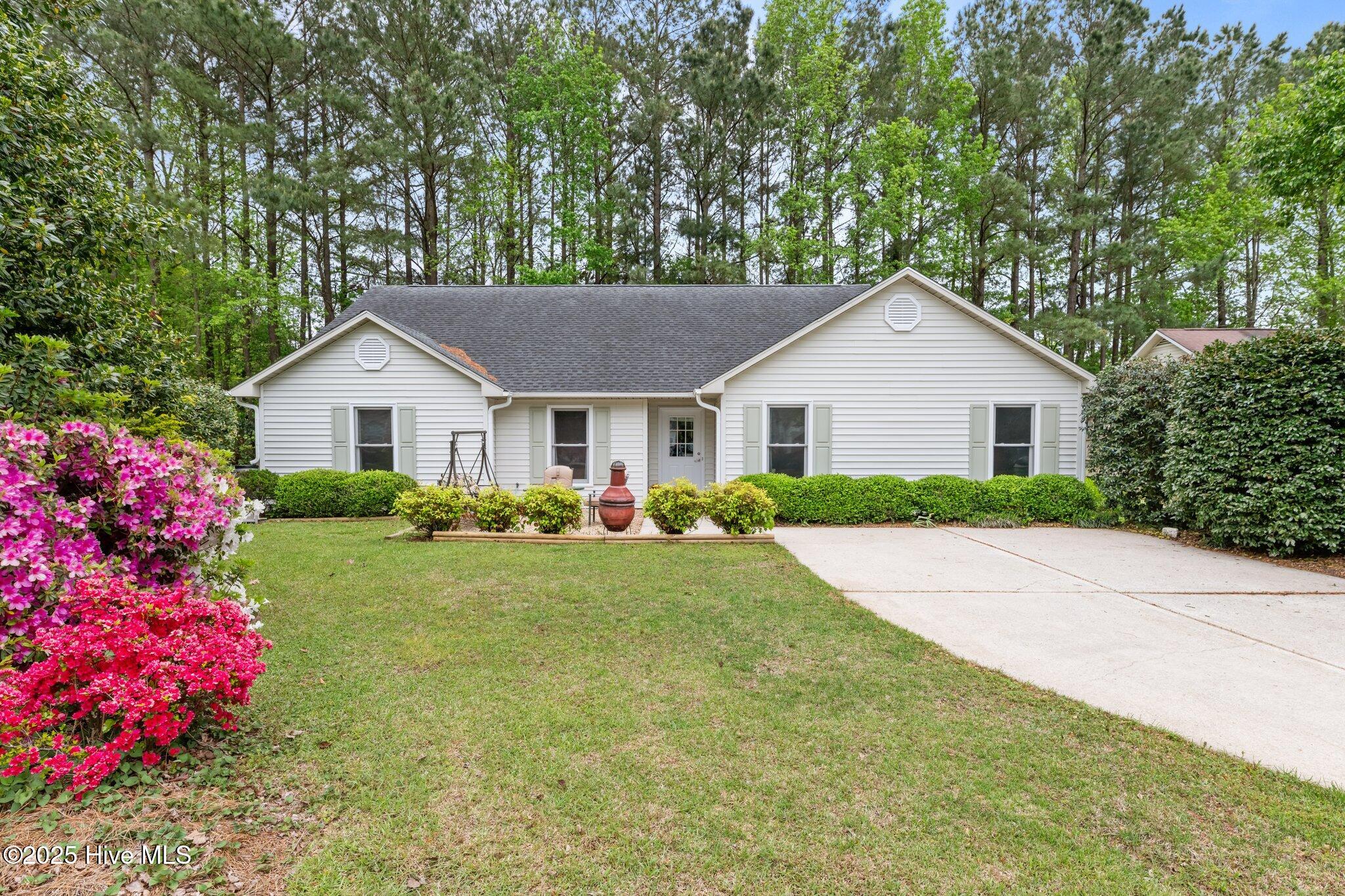 706 E Hightree Lane Property Photo 1