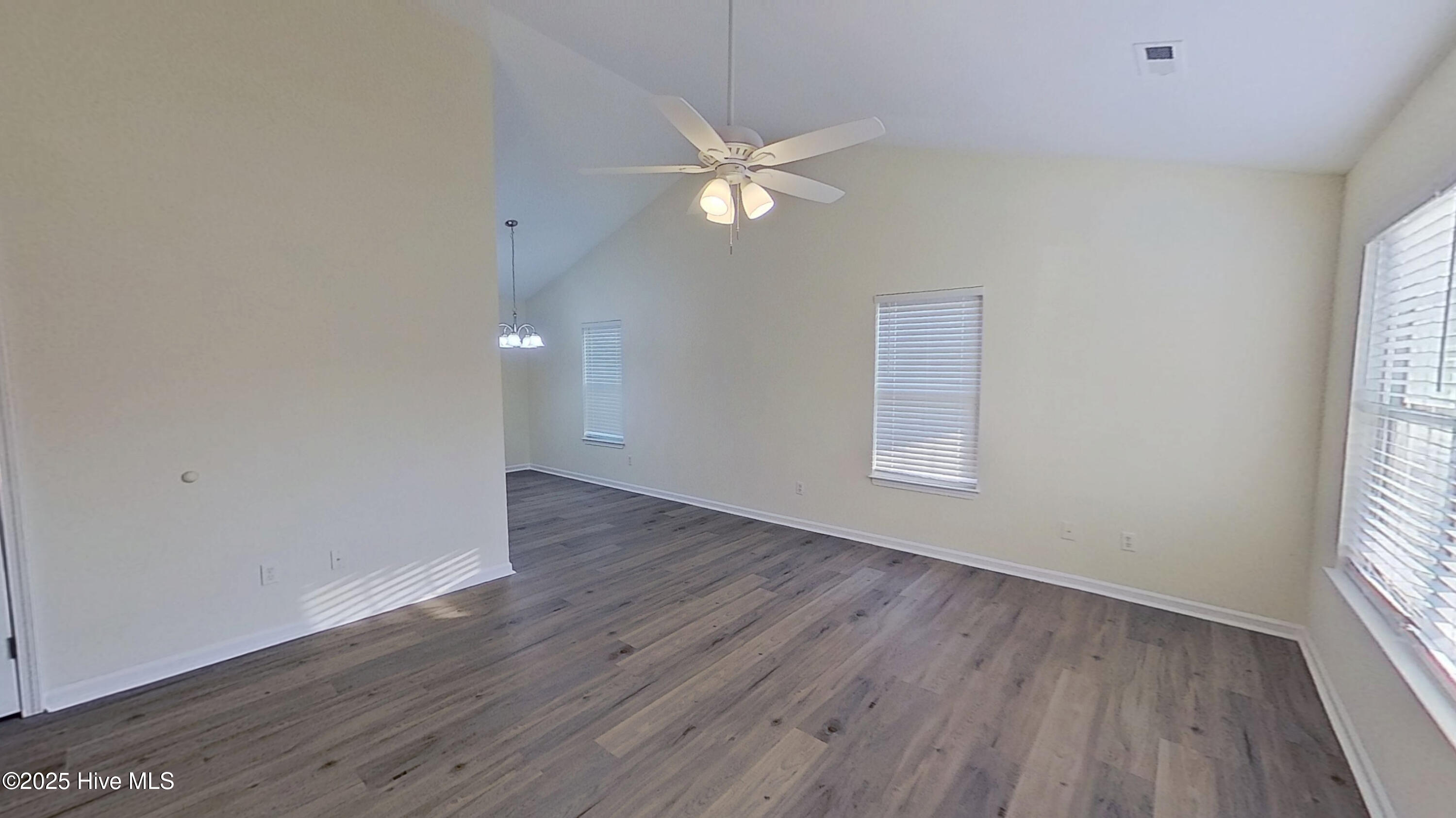 4264 Sunglow Drive Property Photo 2