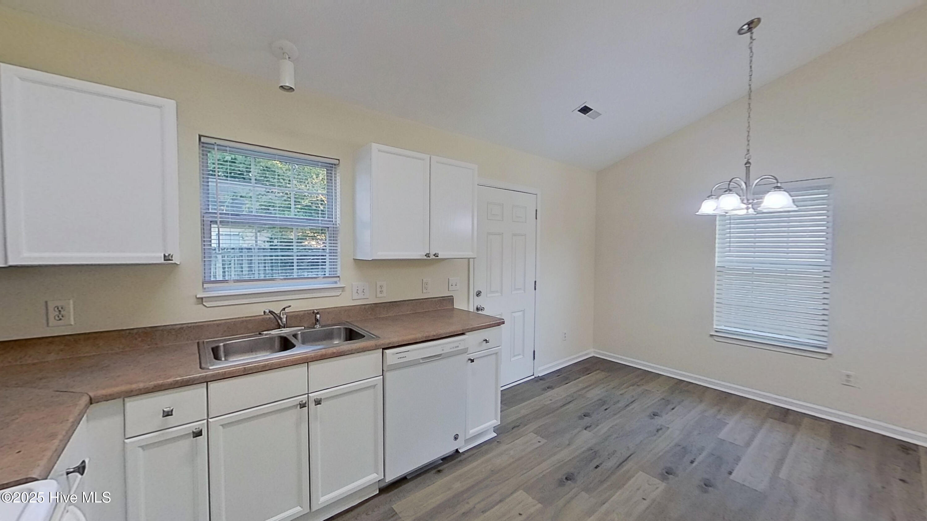 4264 Sunglow Drive Property Photo 5