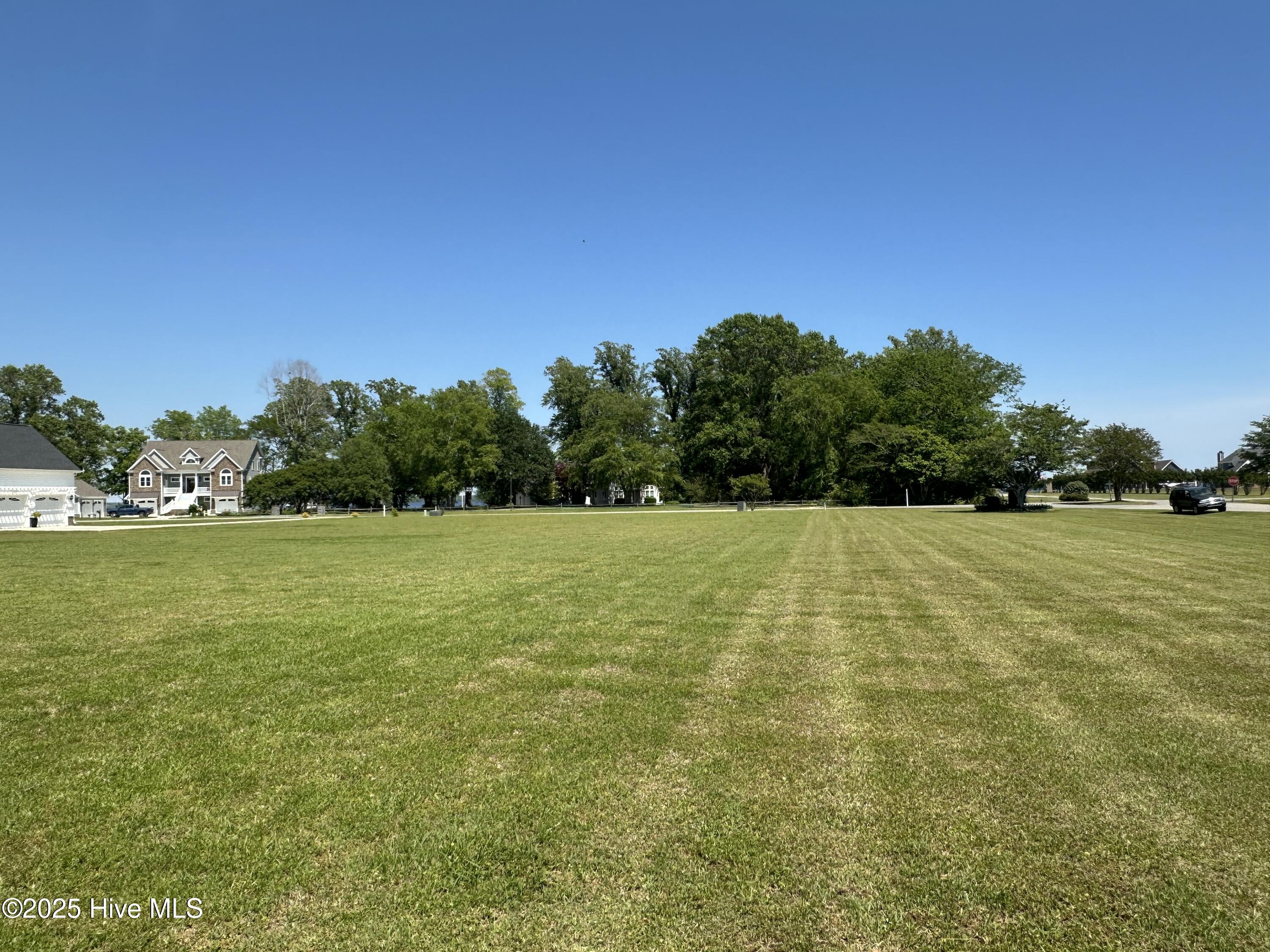 101 N Shore Drive Property Photo 2