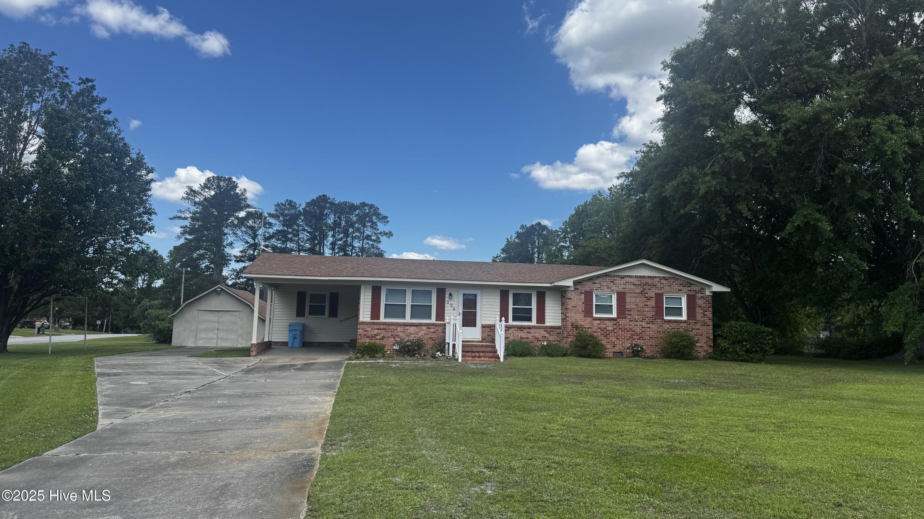 204 Diane Drive Property Photo 1