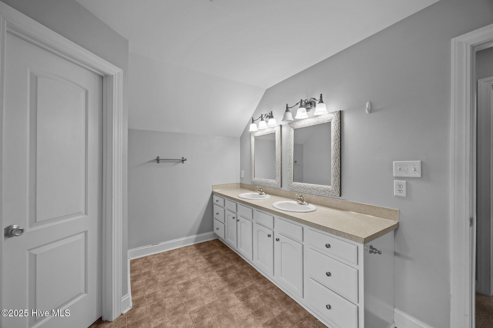 2881 Elizabeth Edwards Court Property Photo 4