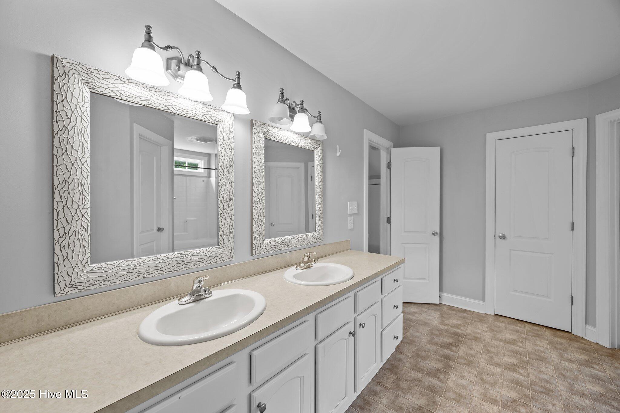2881 Elizabeth Edwards Court Property Photo 29