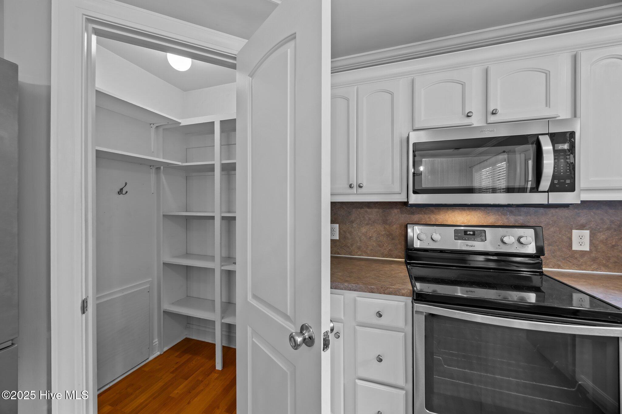 2881 Elizabeth Edwards Court Property Photo 32