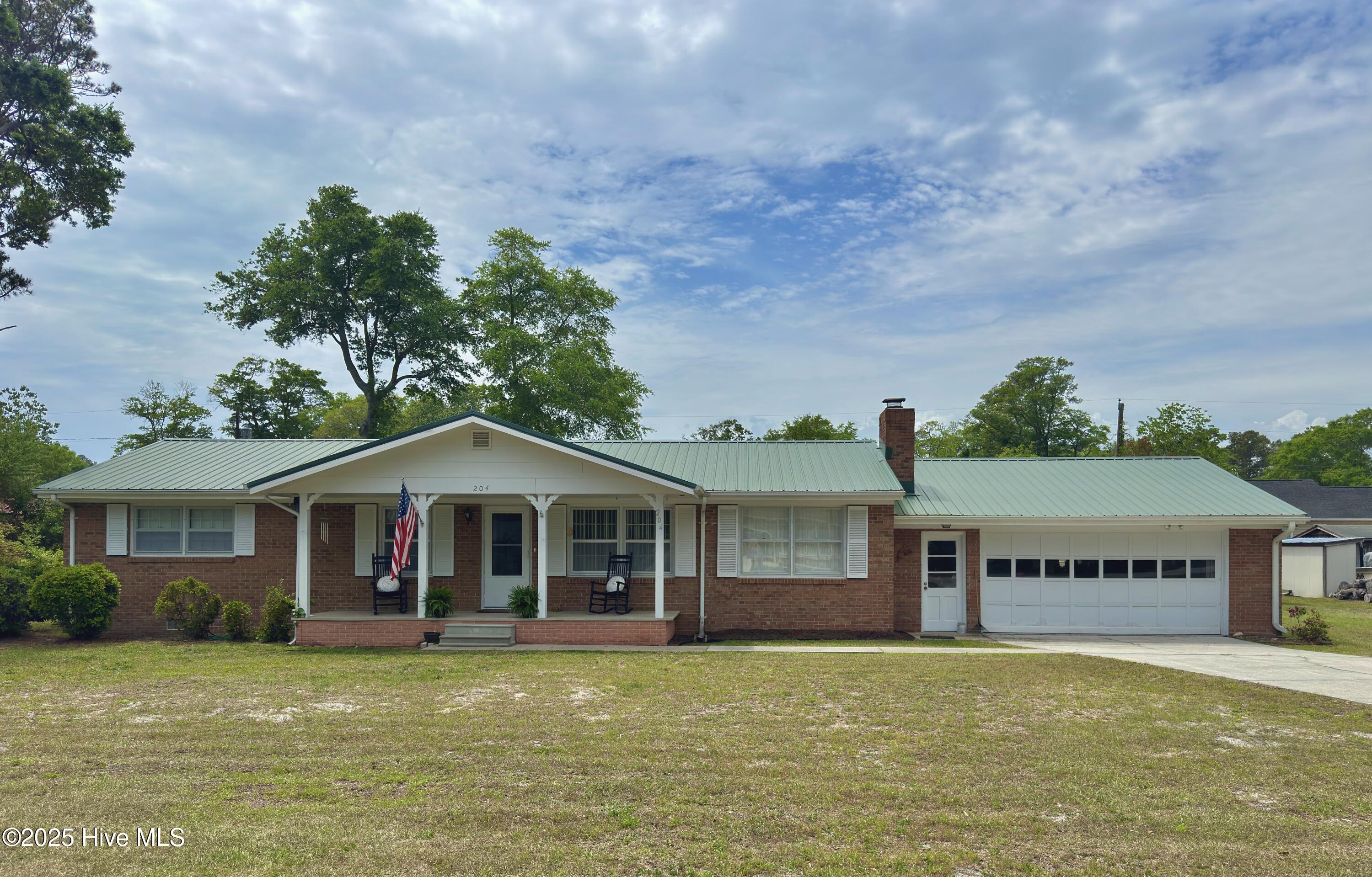 204 Dolphin Street Property Photo