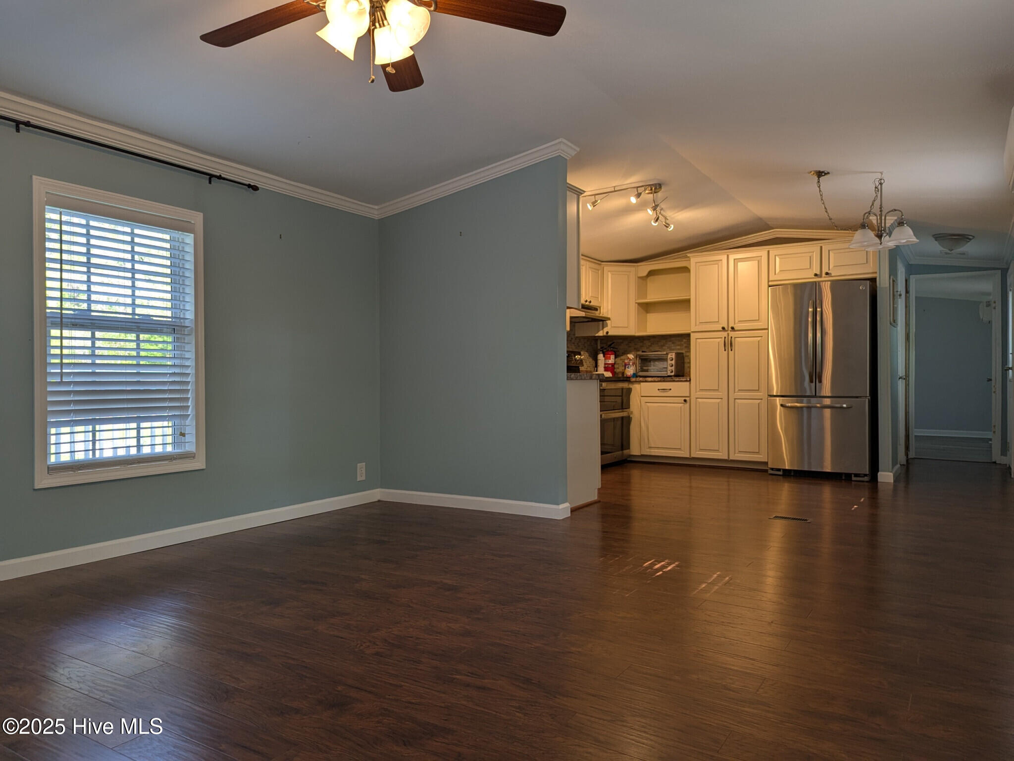 2483 Robin Circle Property Photo 5