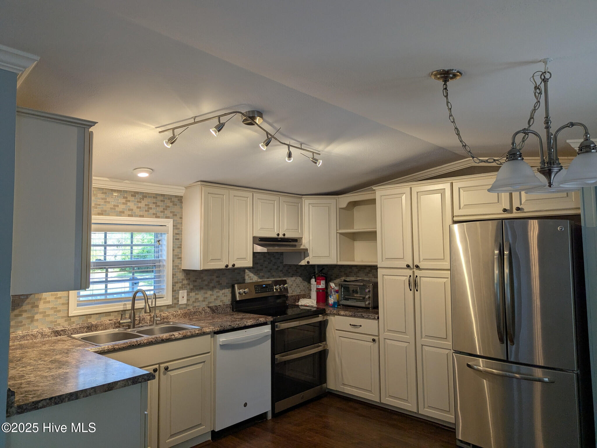 2483 Robin Circle Property Photo 7