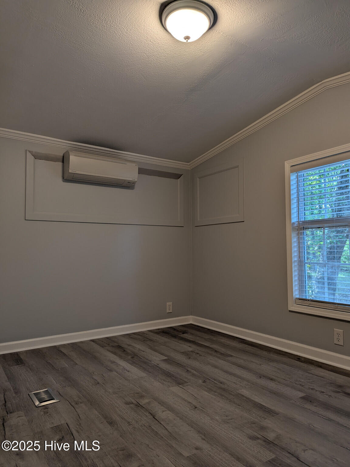 2483 Robin Circle Property Photo 14