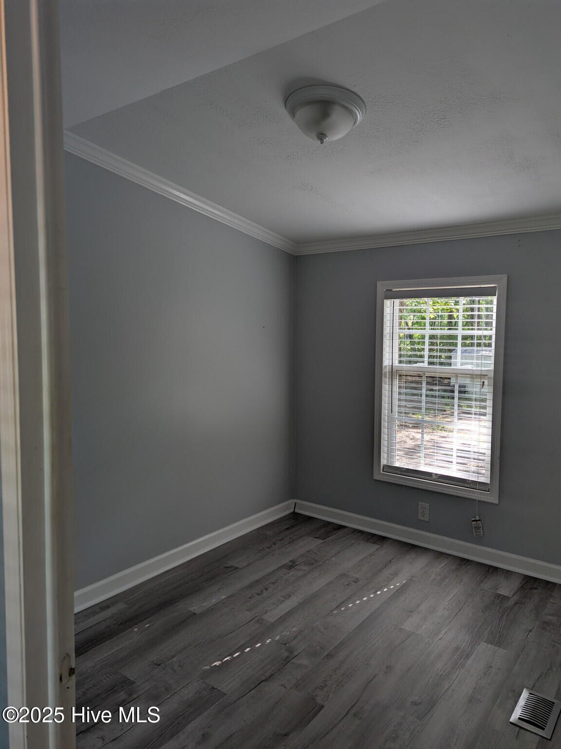 2483 Robin Circle Property Photo 16