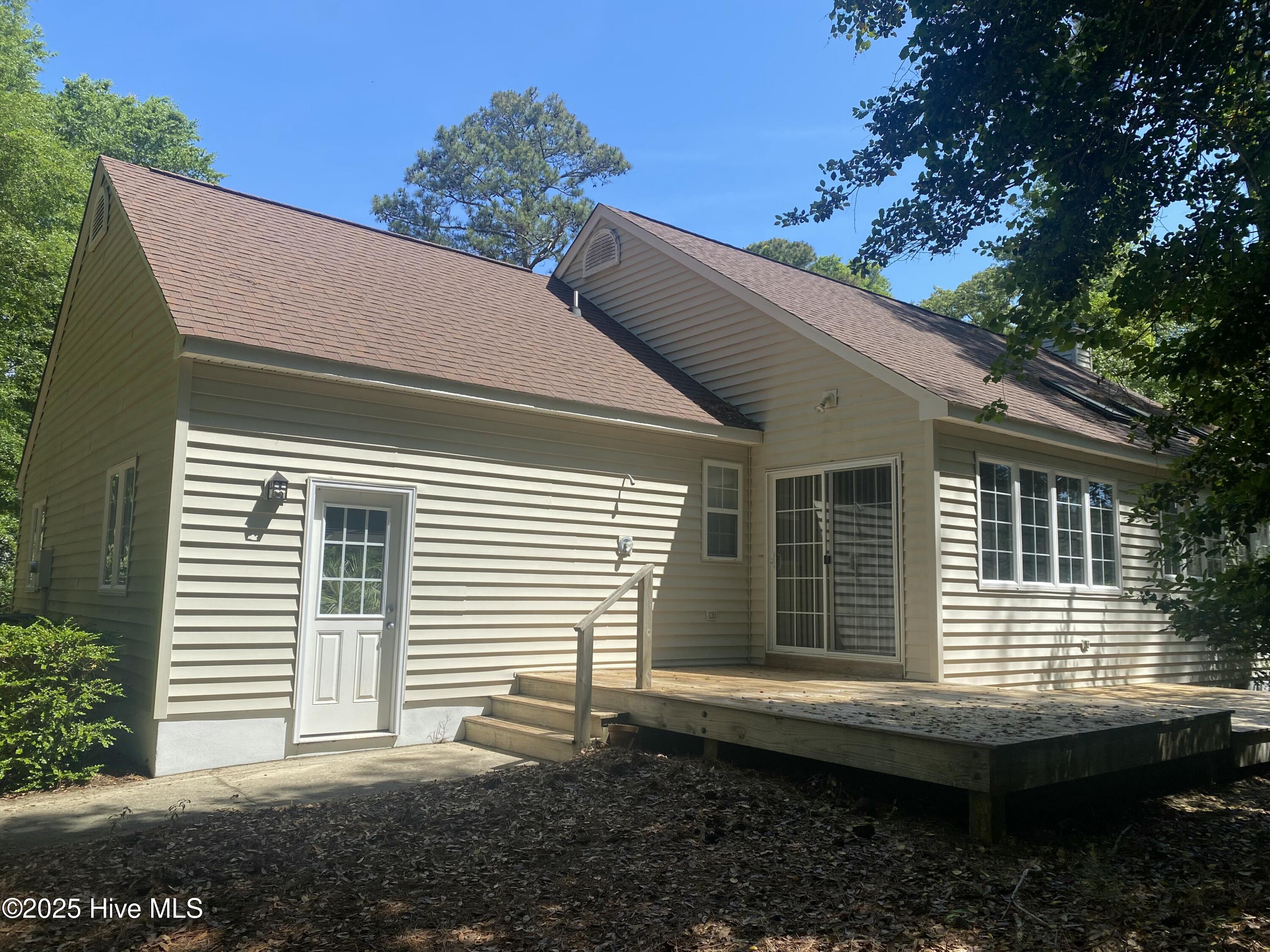 102 Chestnut Court Property Photo 3