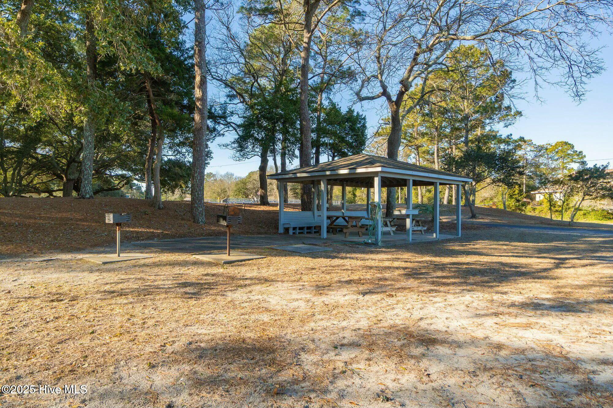 102 Chestnut Court Property Photo 27