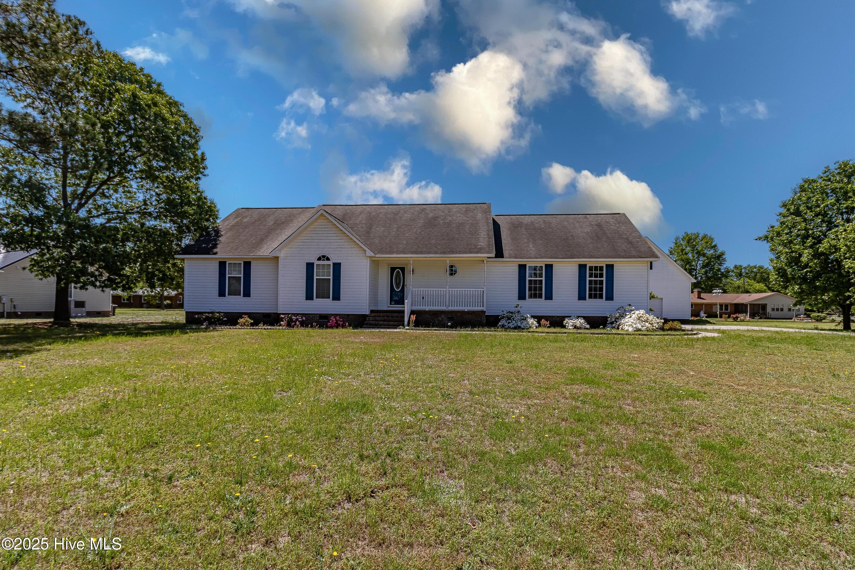 302 Spence Street Property Photo