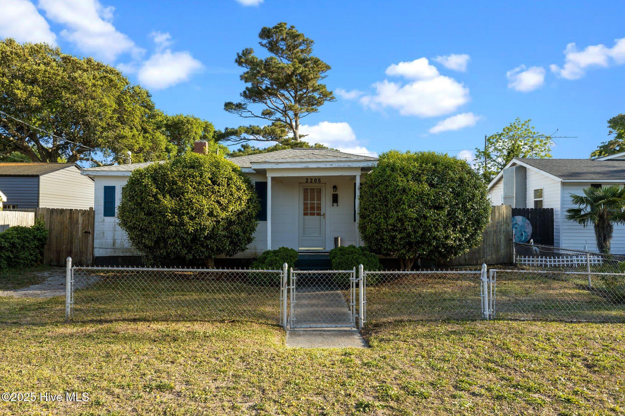2205 Bay Street Property Photo
