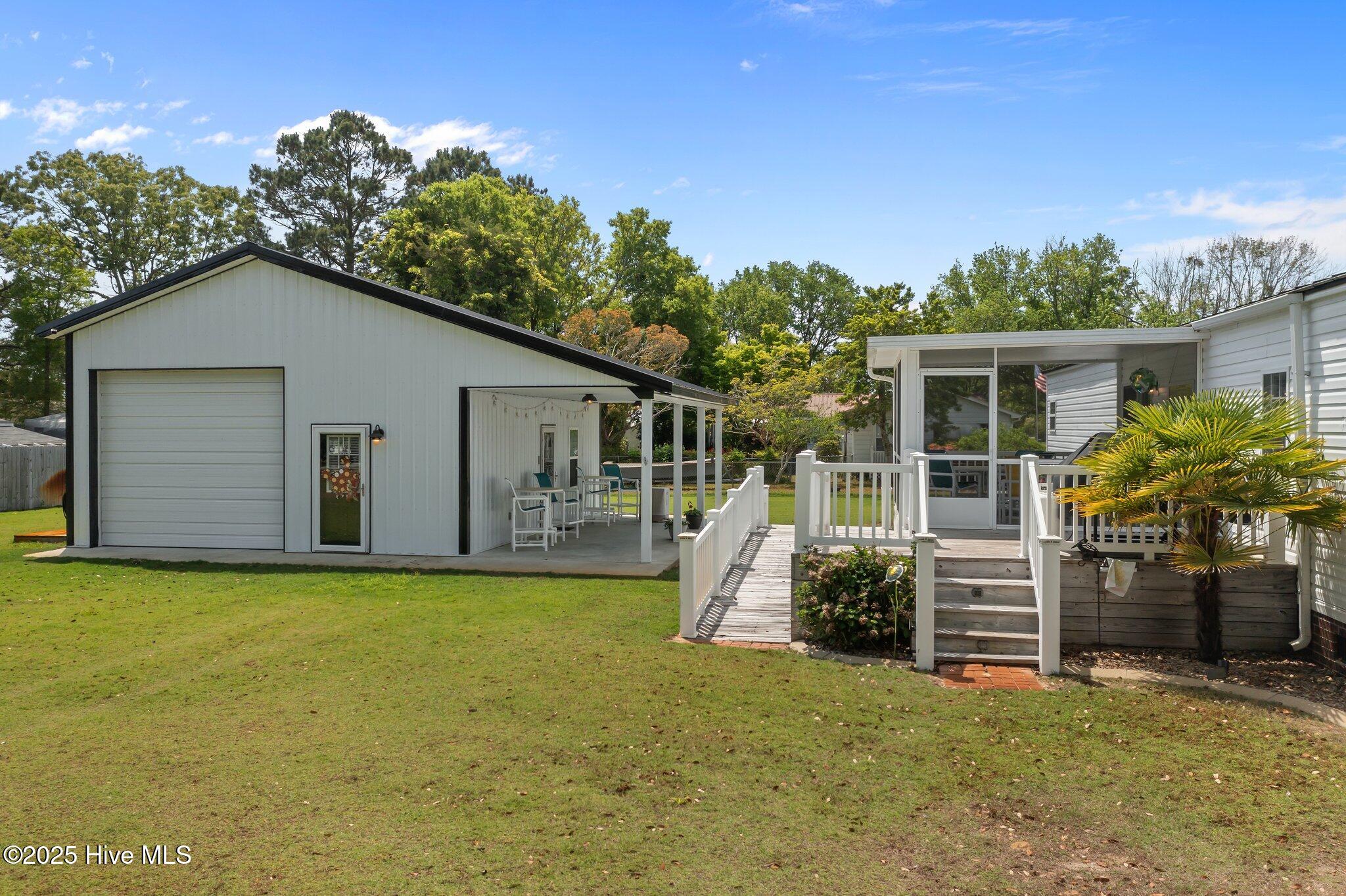 201 Live Oak Drive Property Photo 3