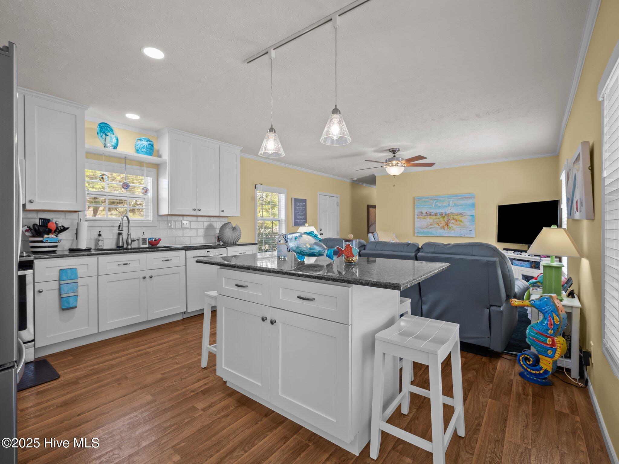 201 Live Oak Drive Property Photo 6
