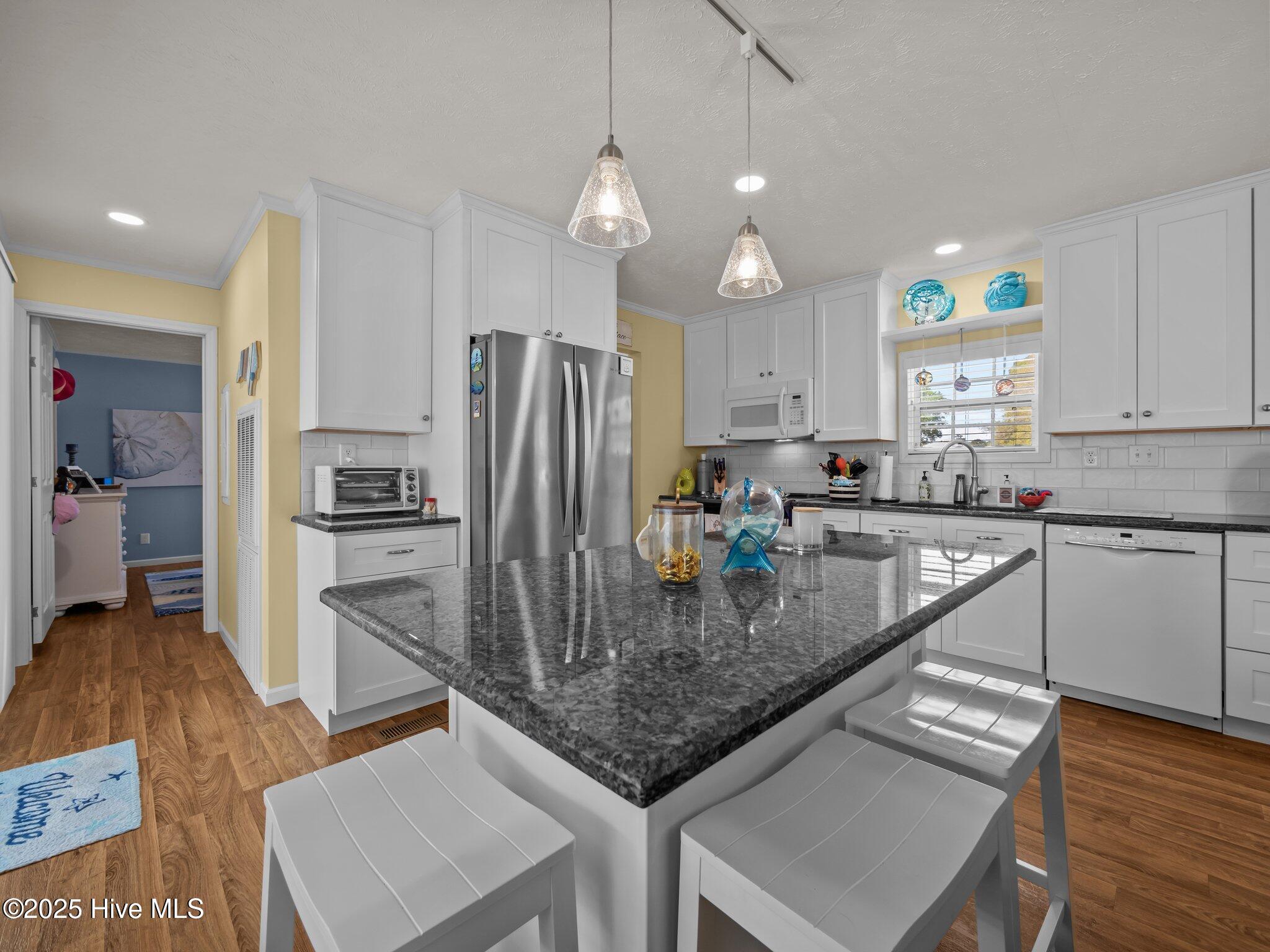 201 Live Oak Drive Property Photo 7