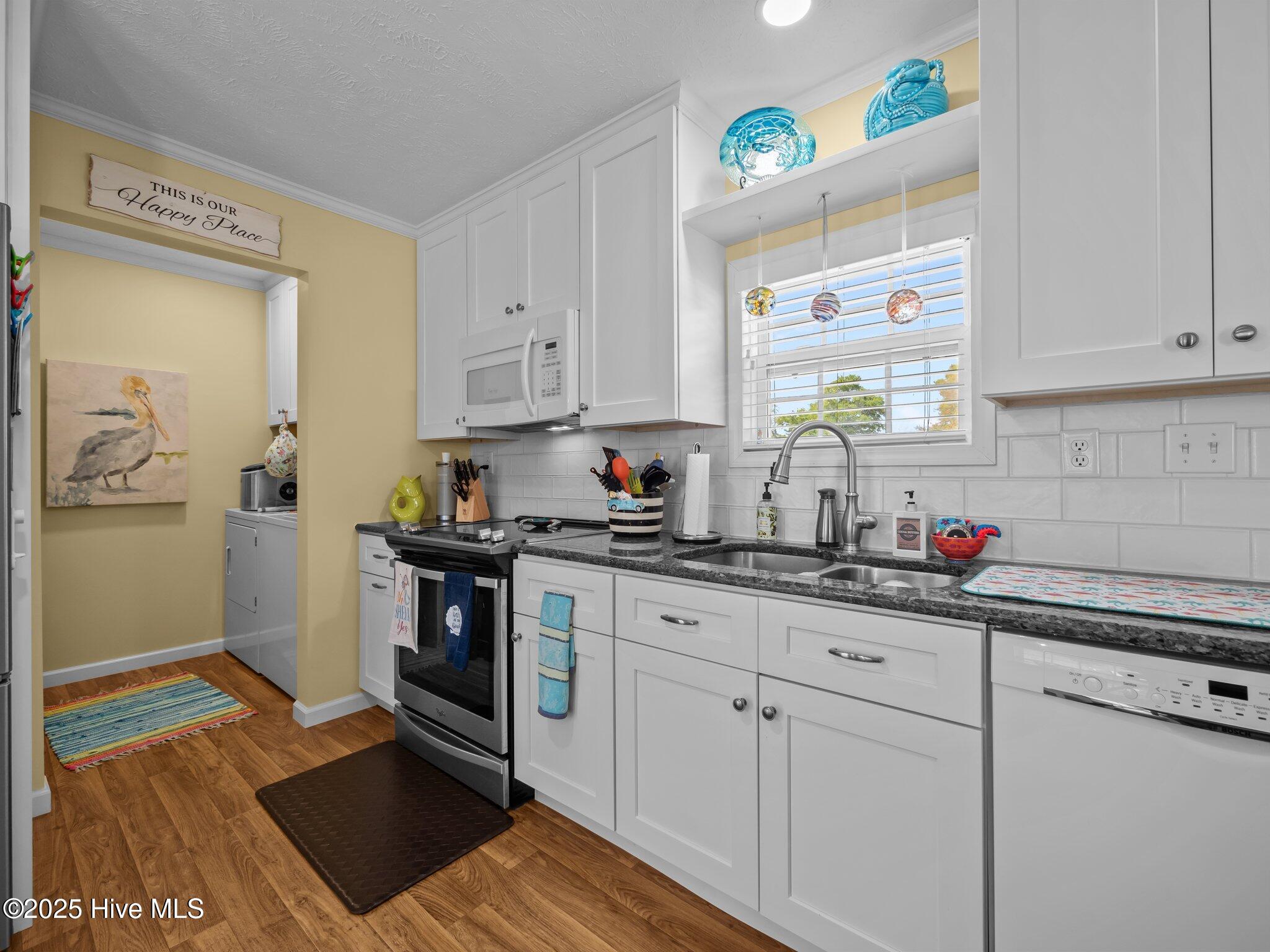 201 Live Oak Drive Property Photo 9