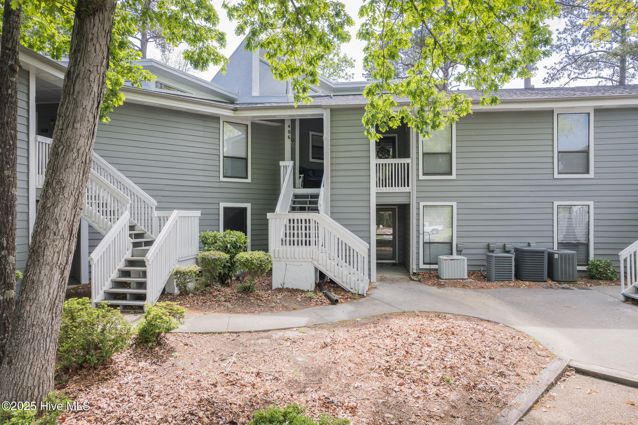 732 Azalea Drive 406 Property Photo 1