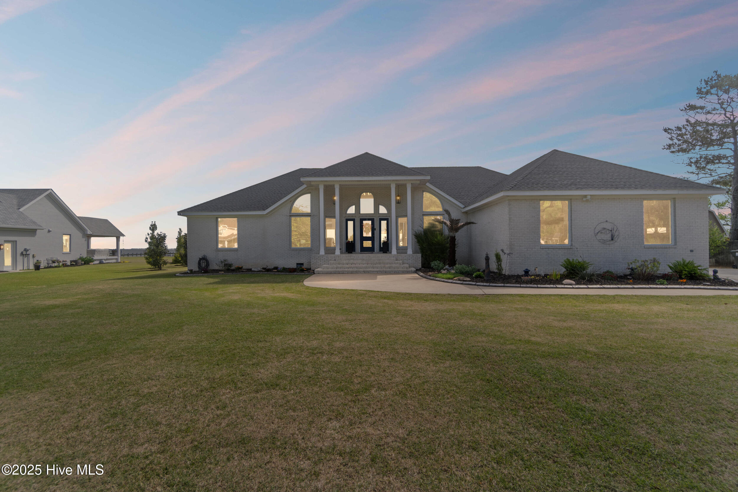 111 Waterway Court Property Photo