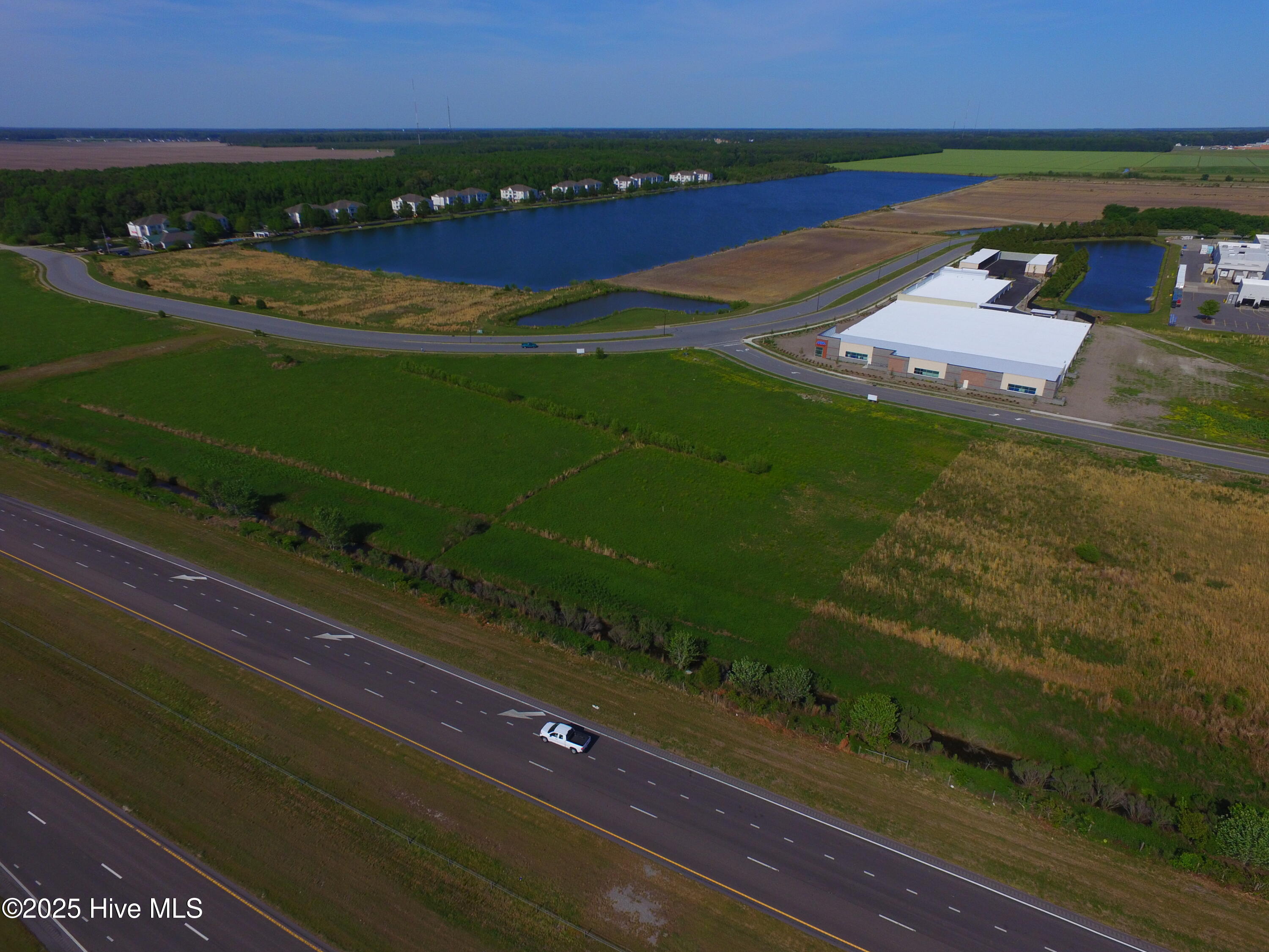 108 Commercial Boulevard Property Photo 4