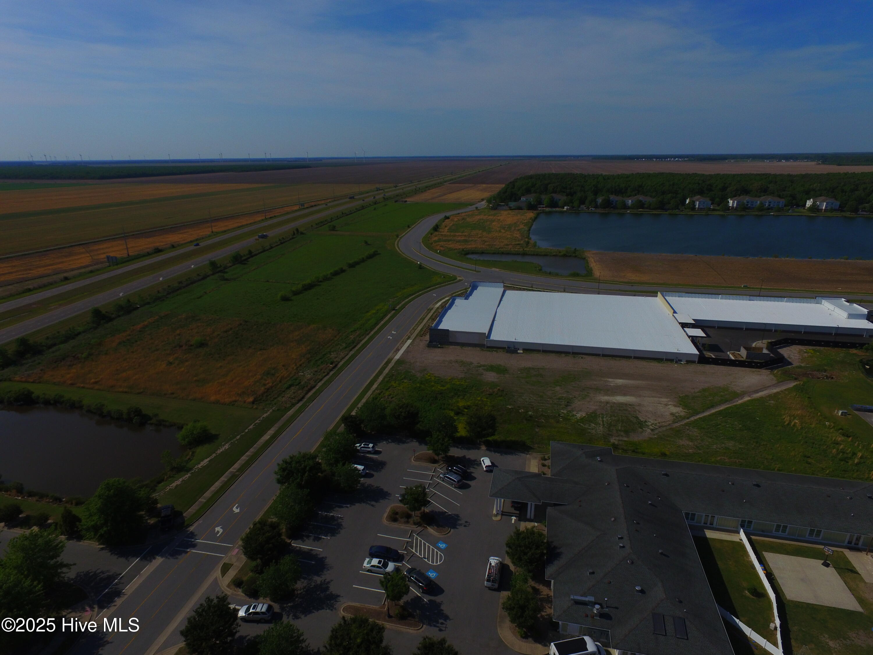 108 Commercial Boulevard Property Photo 7