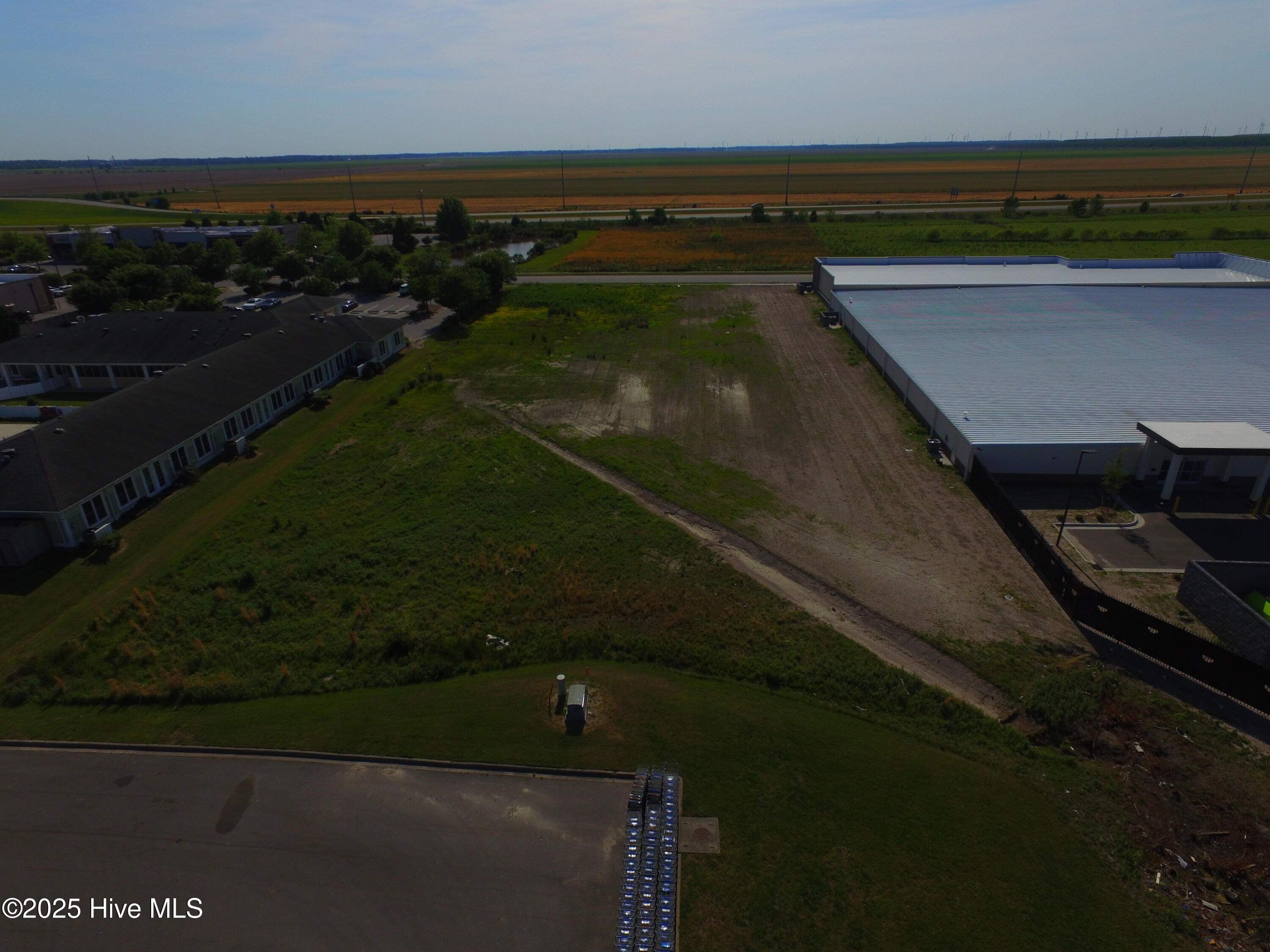 108 Commercial Boulevard Property Photo 9