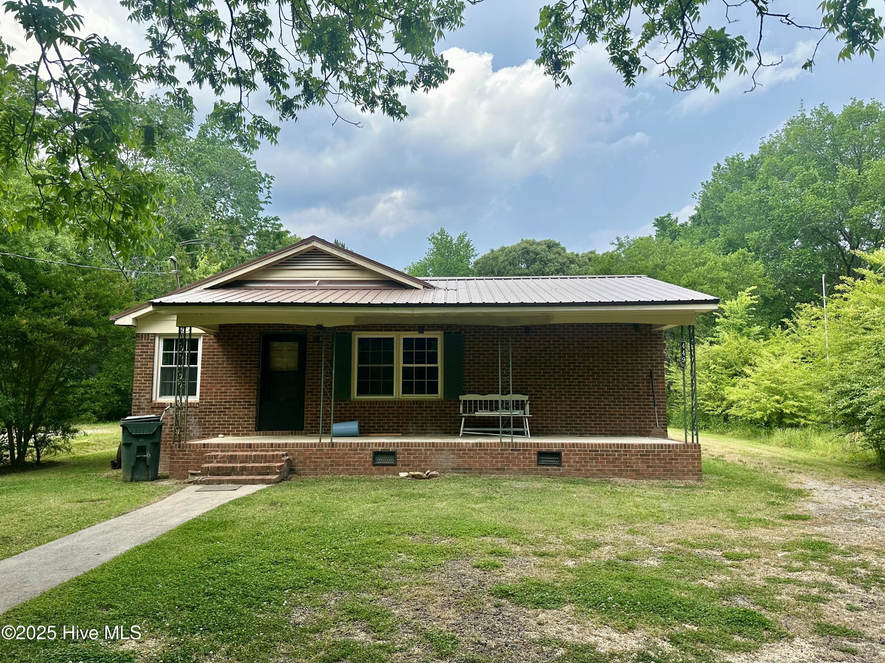 449 E Jackson Street Property Photo