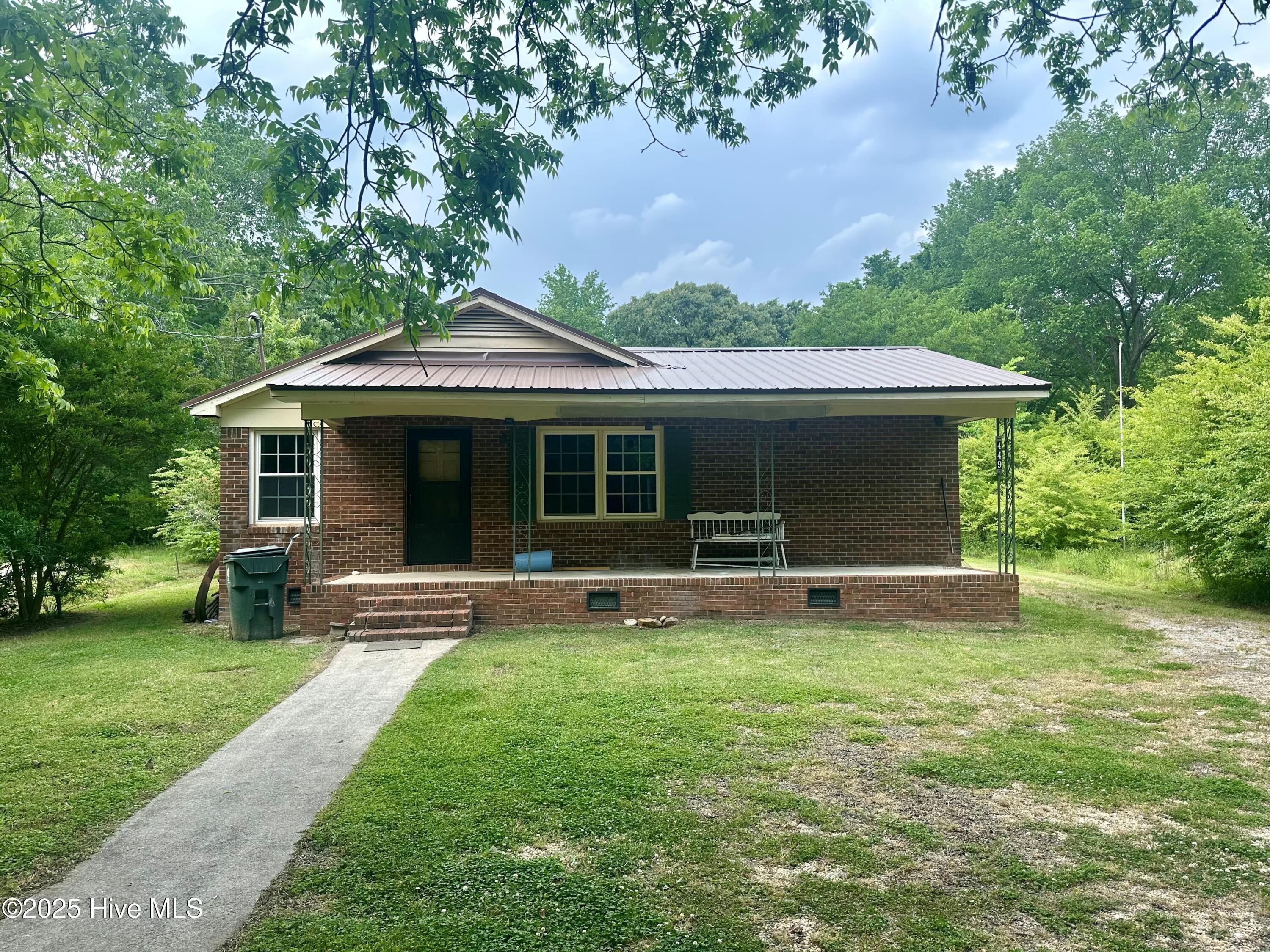 449 E Jackson Street Property Photo 2