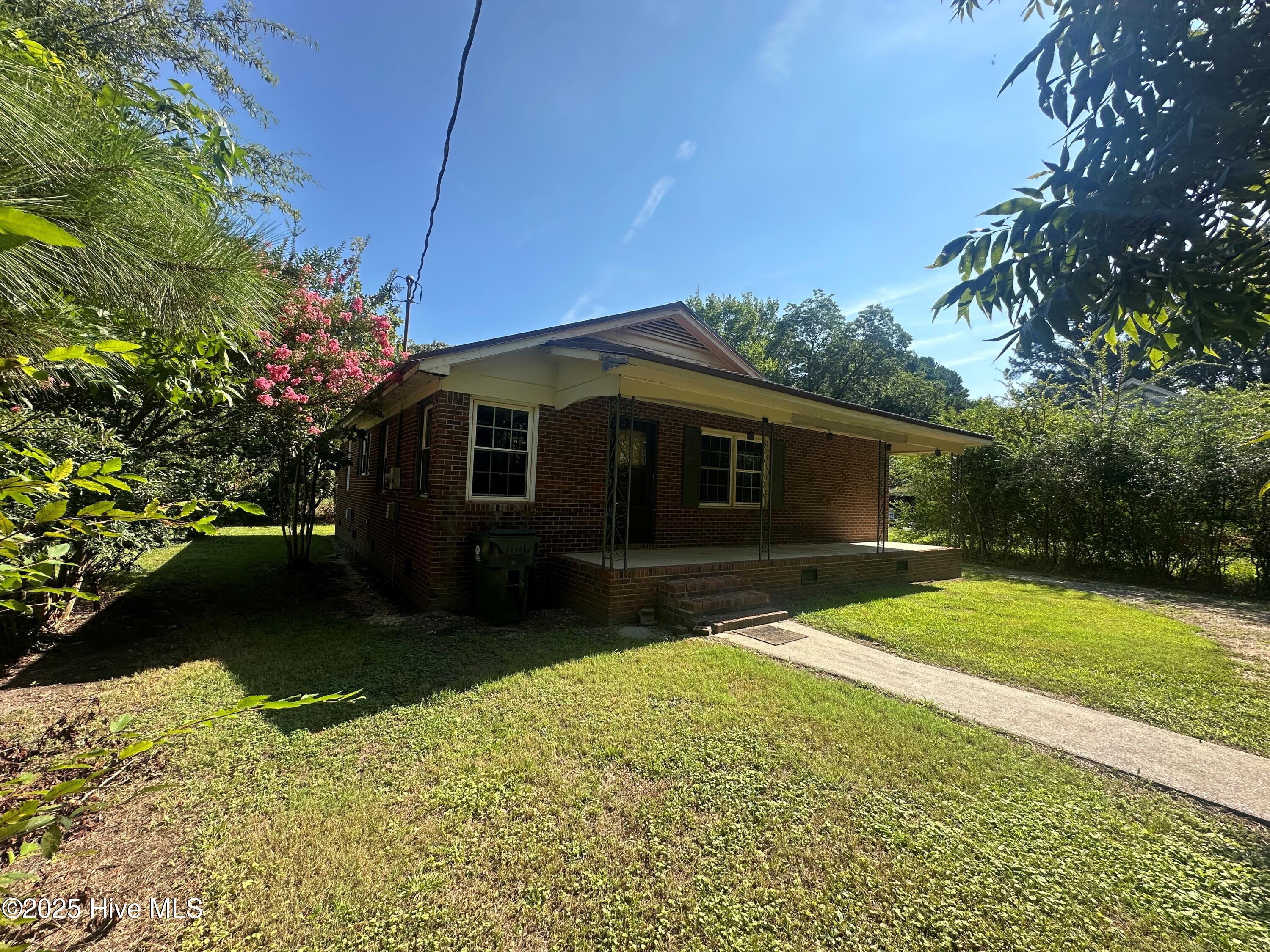 449 E Jackson Street Property Photo 4
