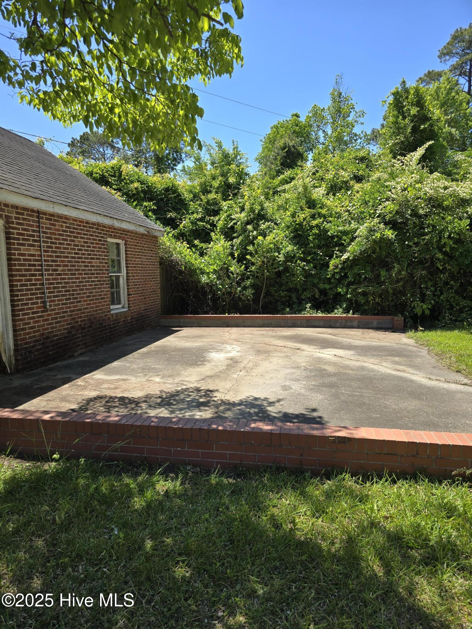 602 E Main Street Property Photo 2
