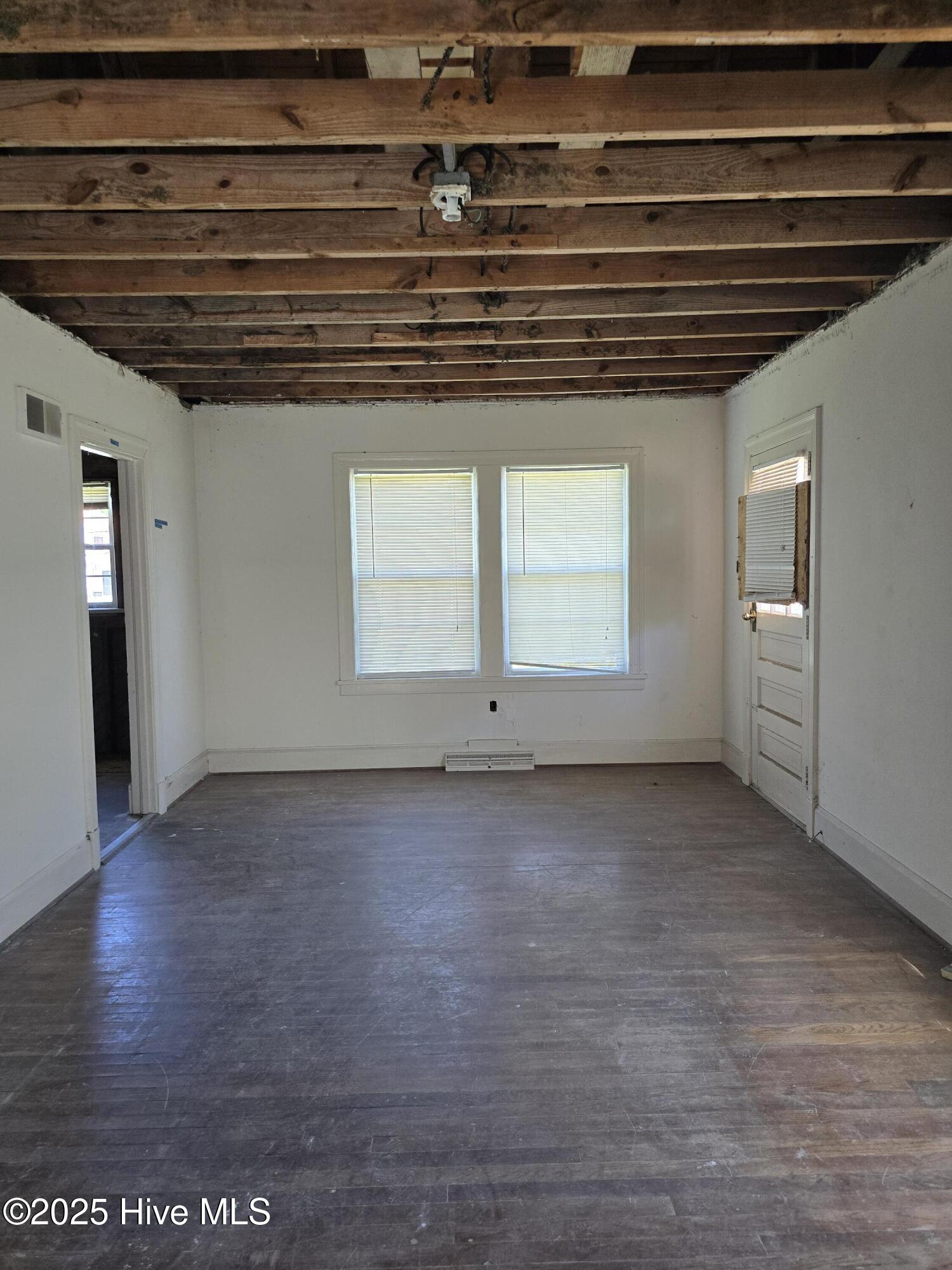 602 E Main Street Property Photo 3