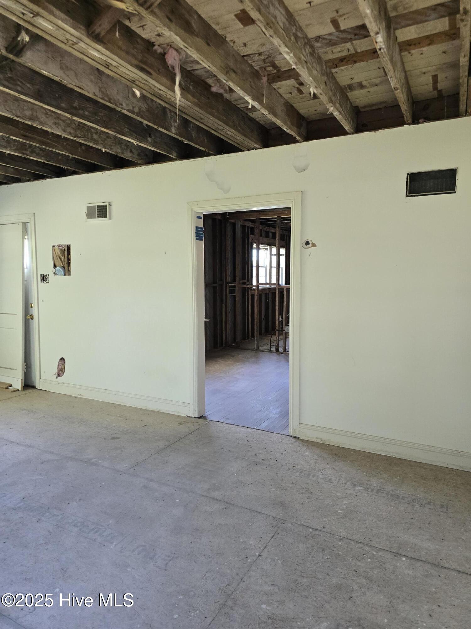 602 E Main Street Property Photo 7