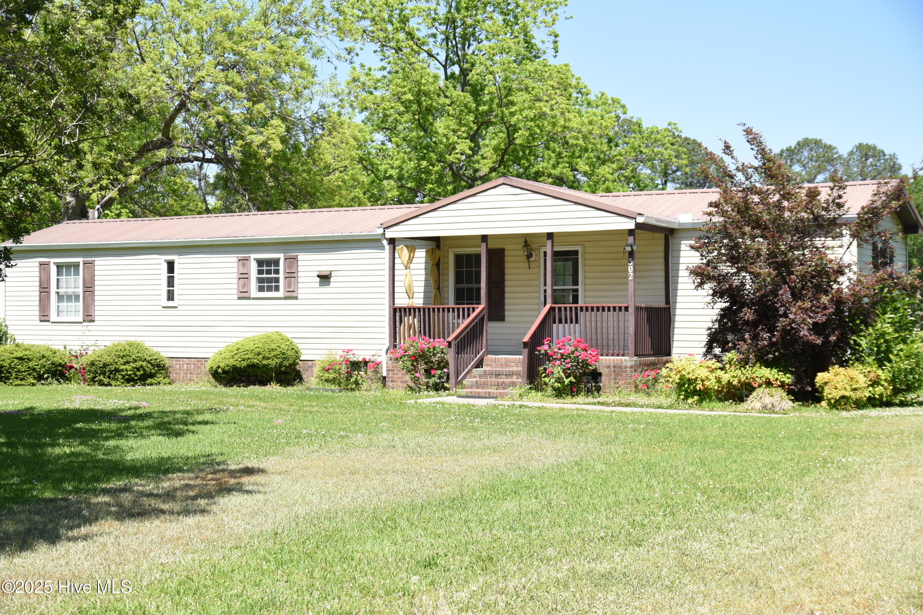 302 Bank Street Property Photo