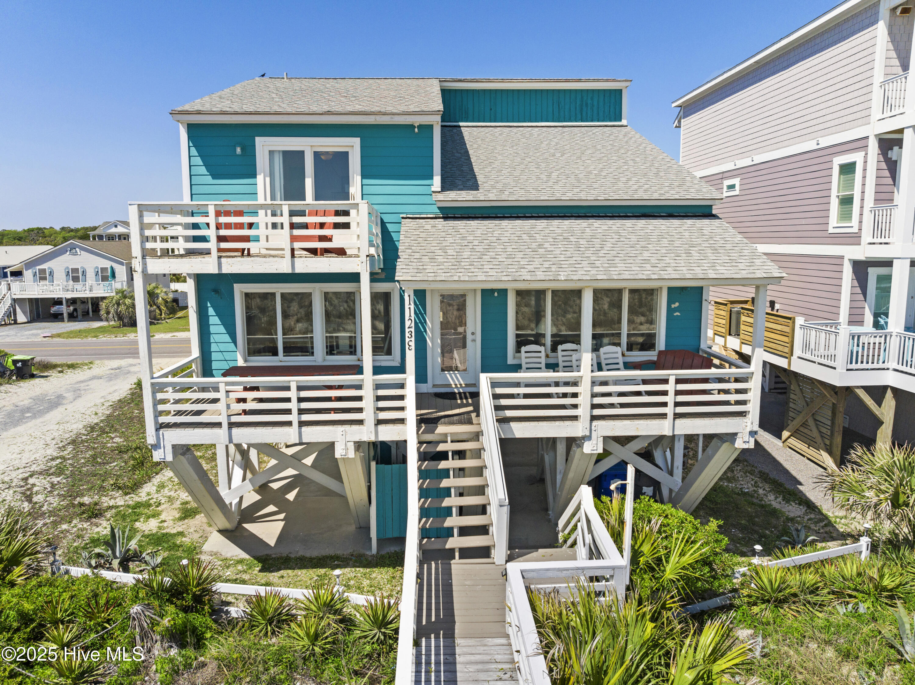 1123 E Beach Drive Property Photo 2