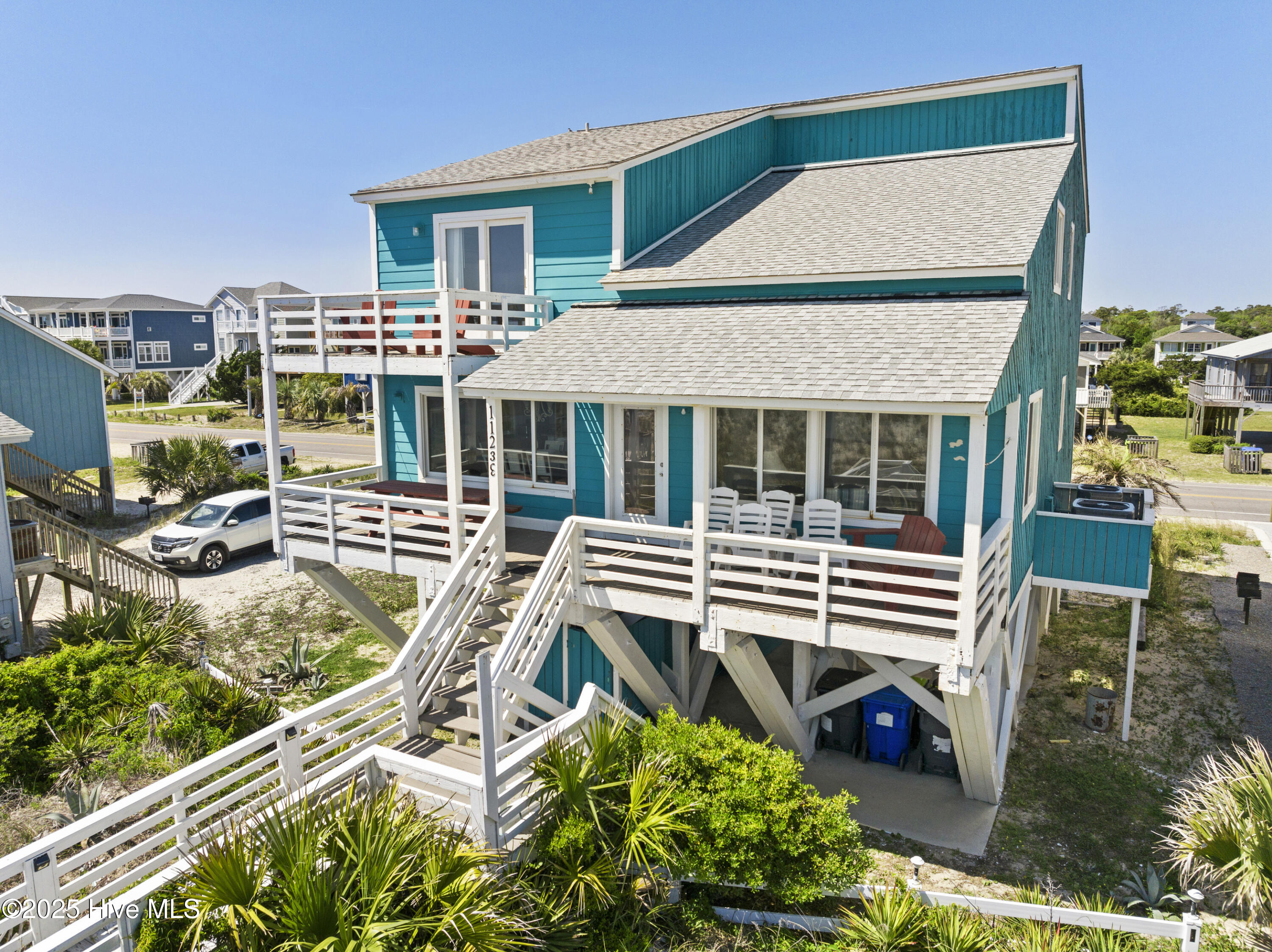 1123 E Beach Drive Property Photo 4