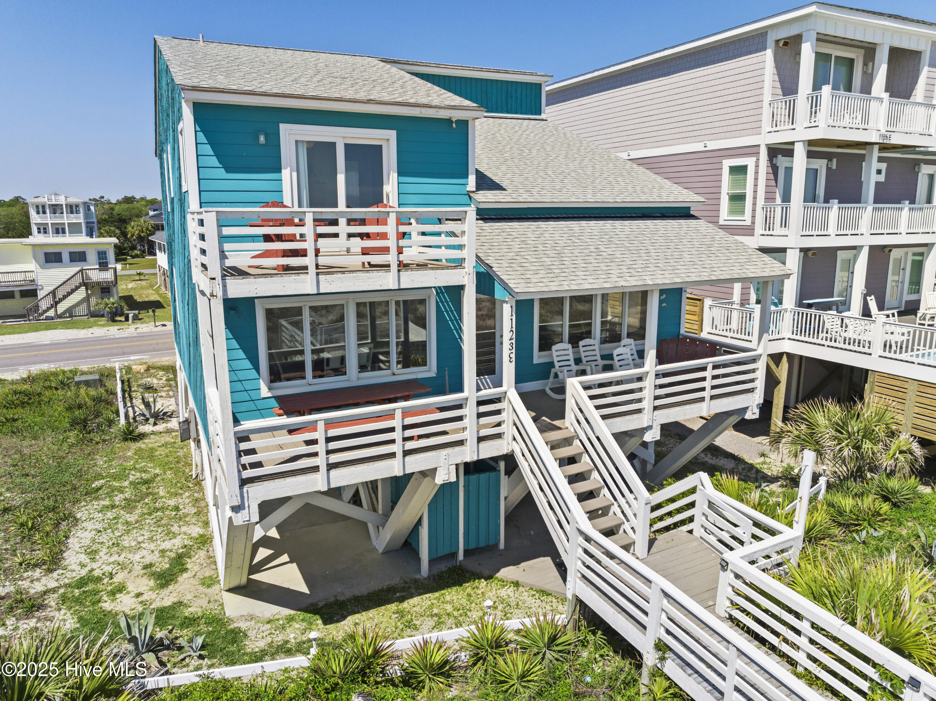 1123 E Beach Drive Property Photo 5