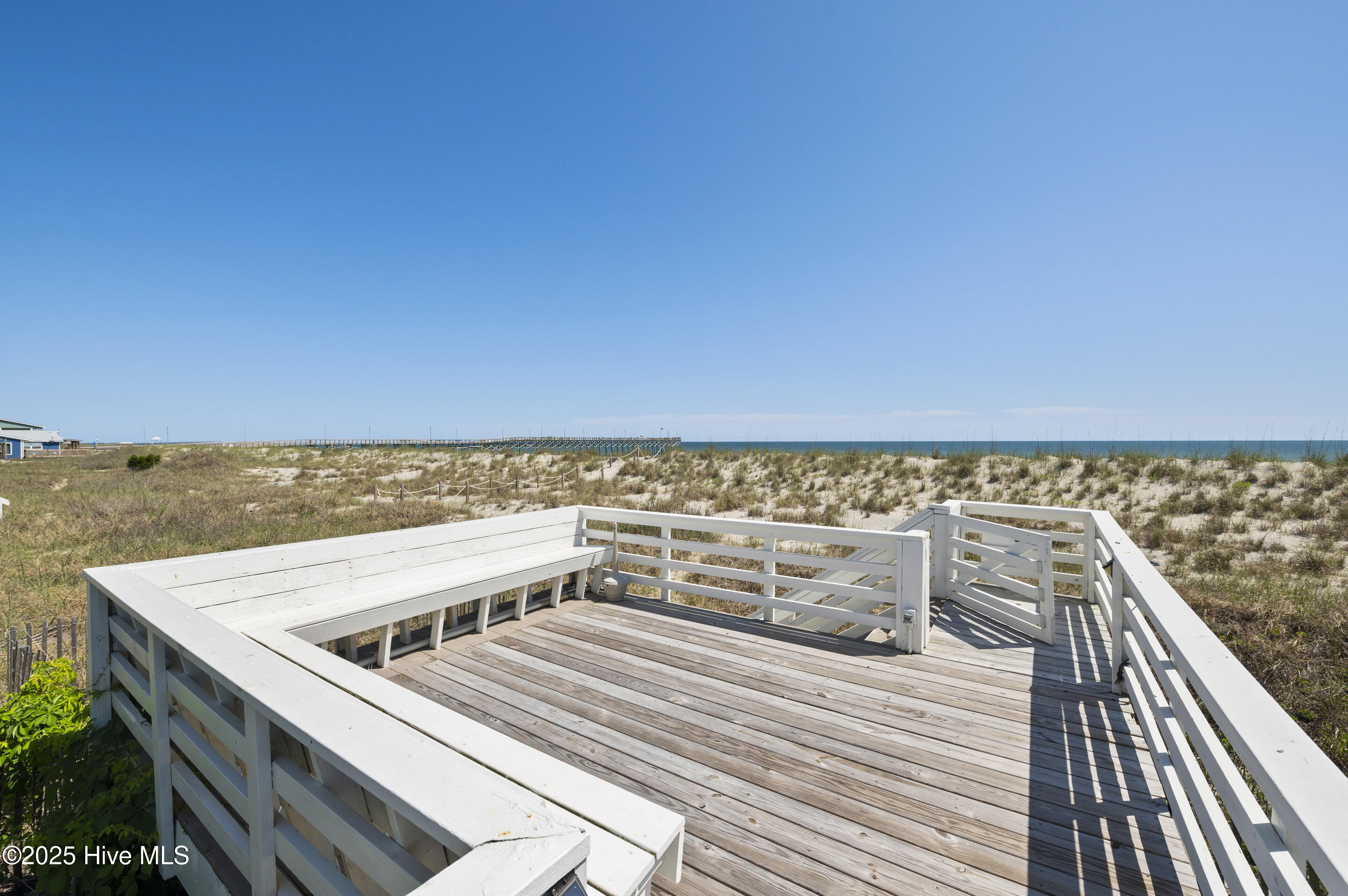 1123 E Beach Drive Property Photo 8