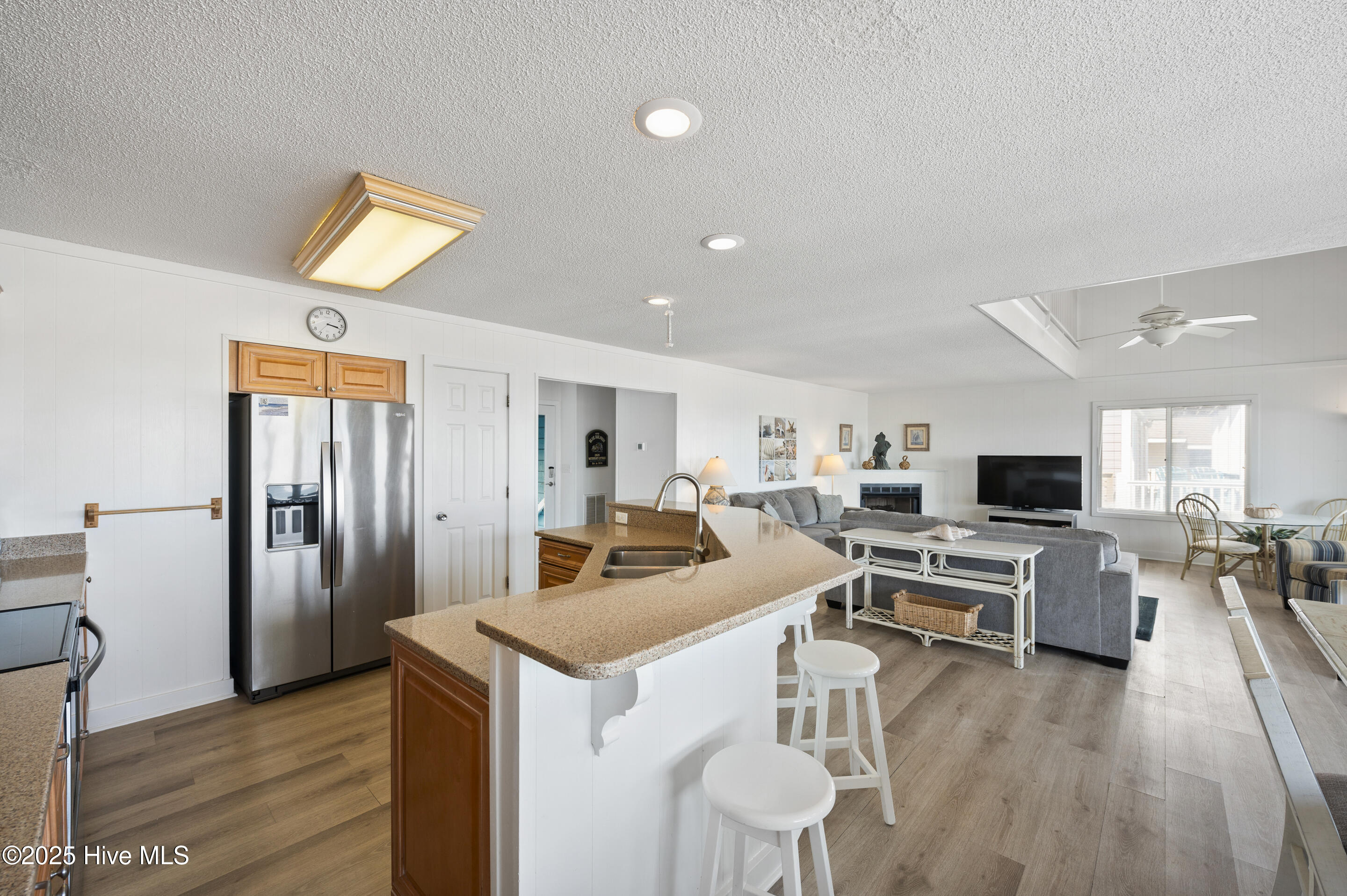 1123 E Beach Drive Property Photo 16