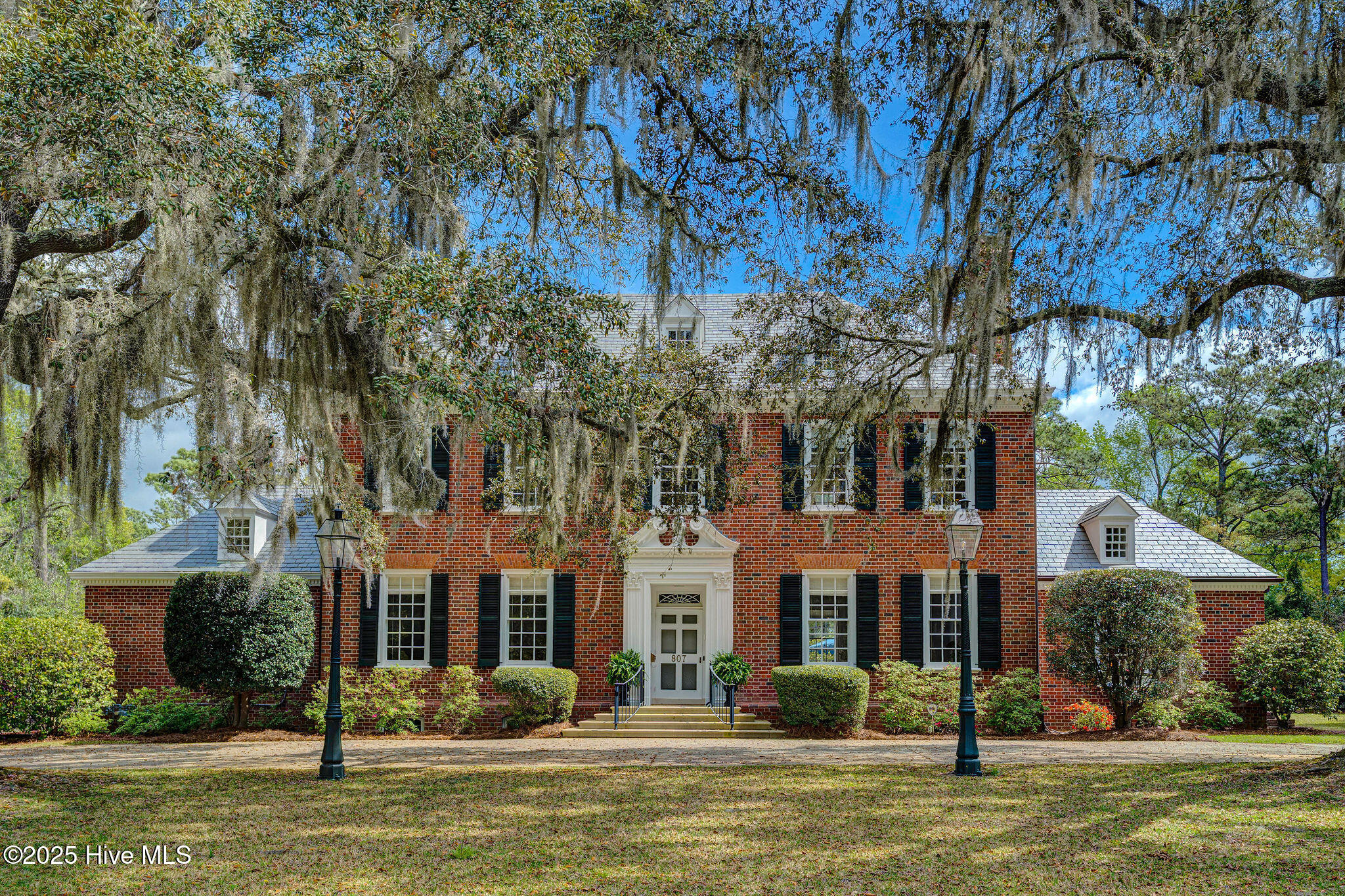 807 Forest Hills Drive Property Photo