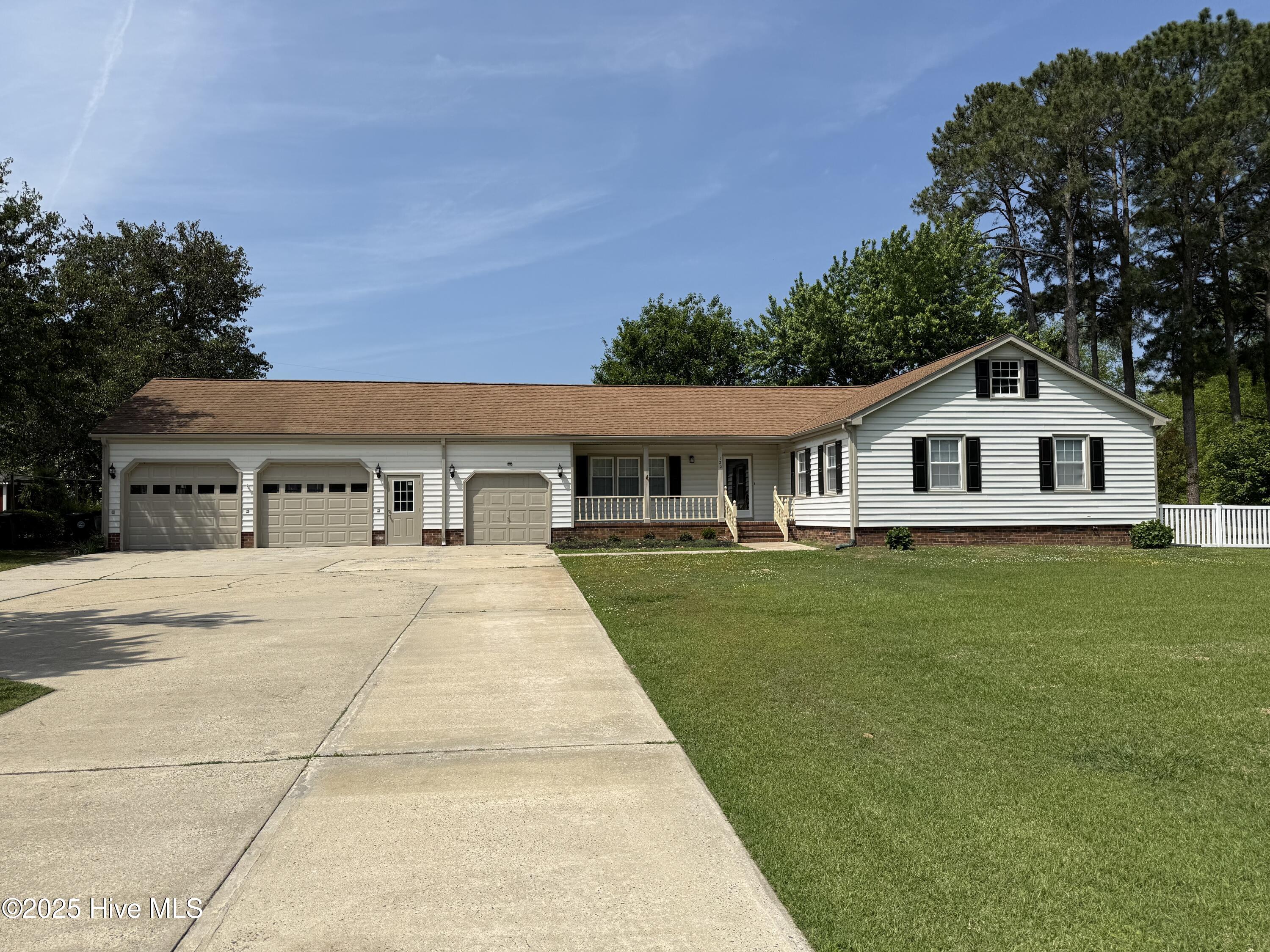 120 Ridgecrest Drive Property Photo 1