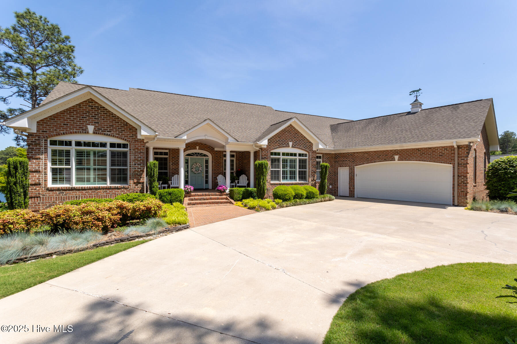 118 Dennis Circle Property Photo 1