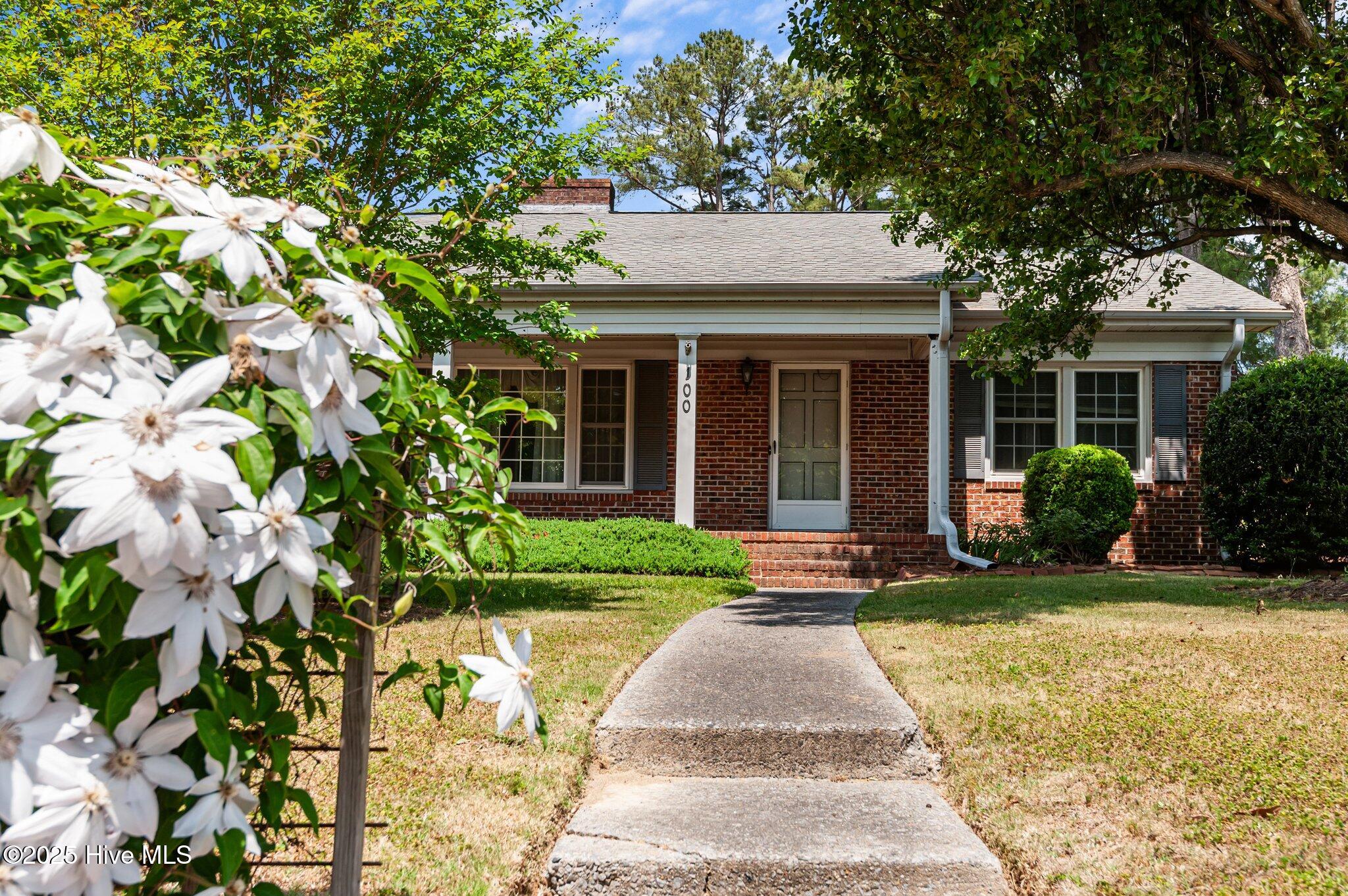 100 Stratford Road Property Photo