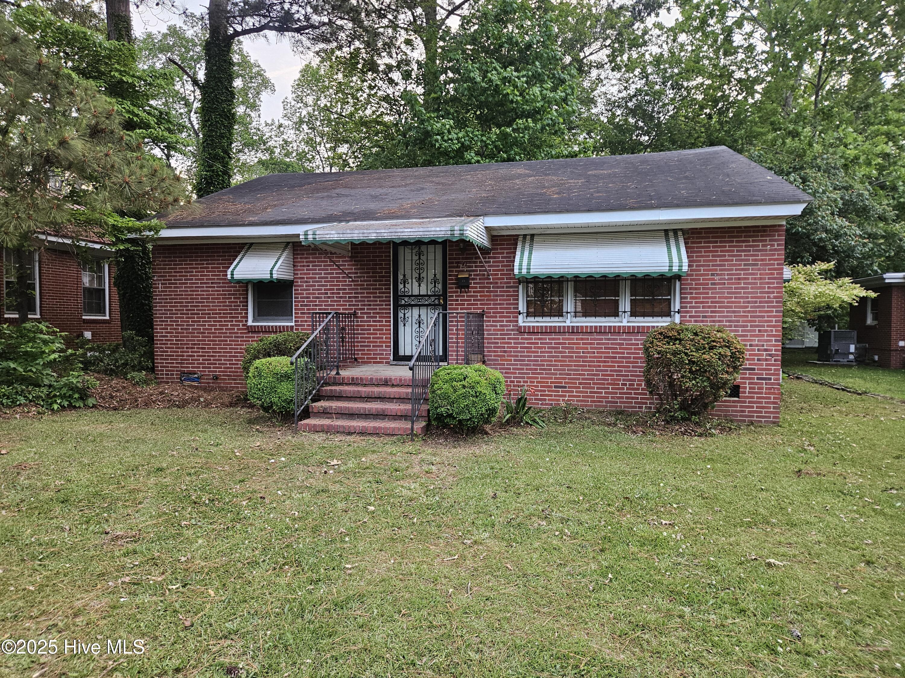 704 S Pine Street Property Photo